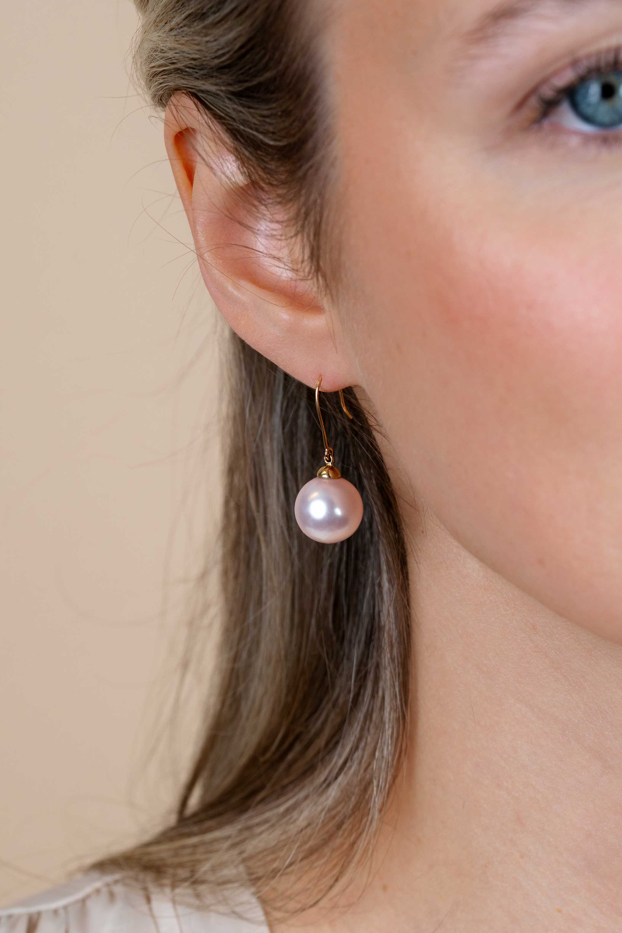 30mm ZINZI Gold 14-karat gold drop earrings with round pink Swarovski crystal pearl, 12mm, ZGO25R