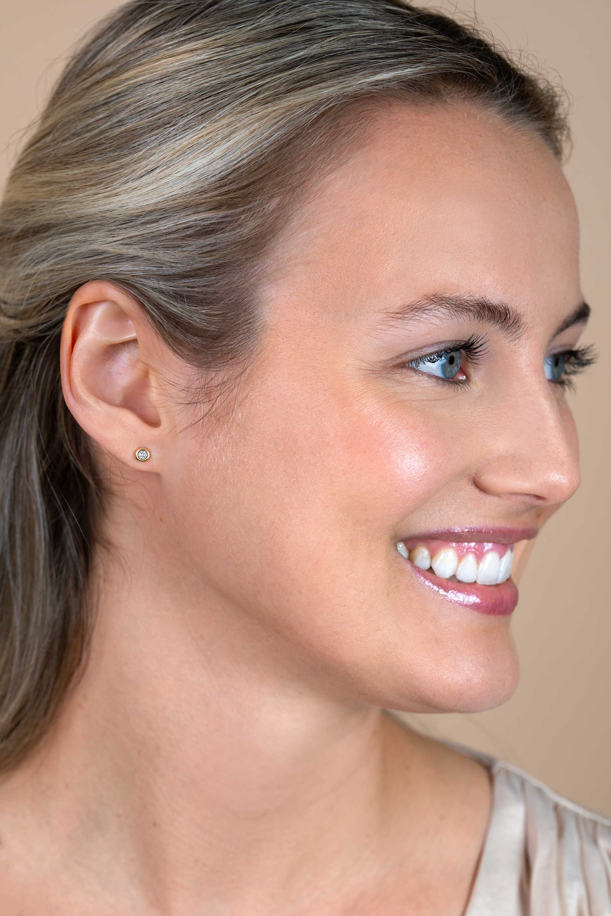 4mm ZINZI 14K Gold Stud Earrings Round White Zirconia ZGO451