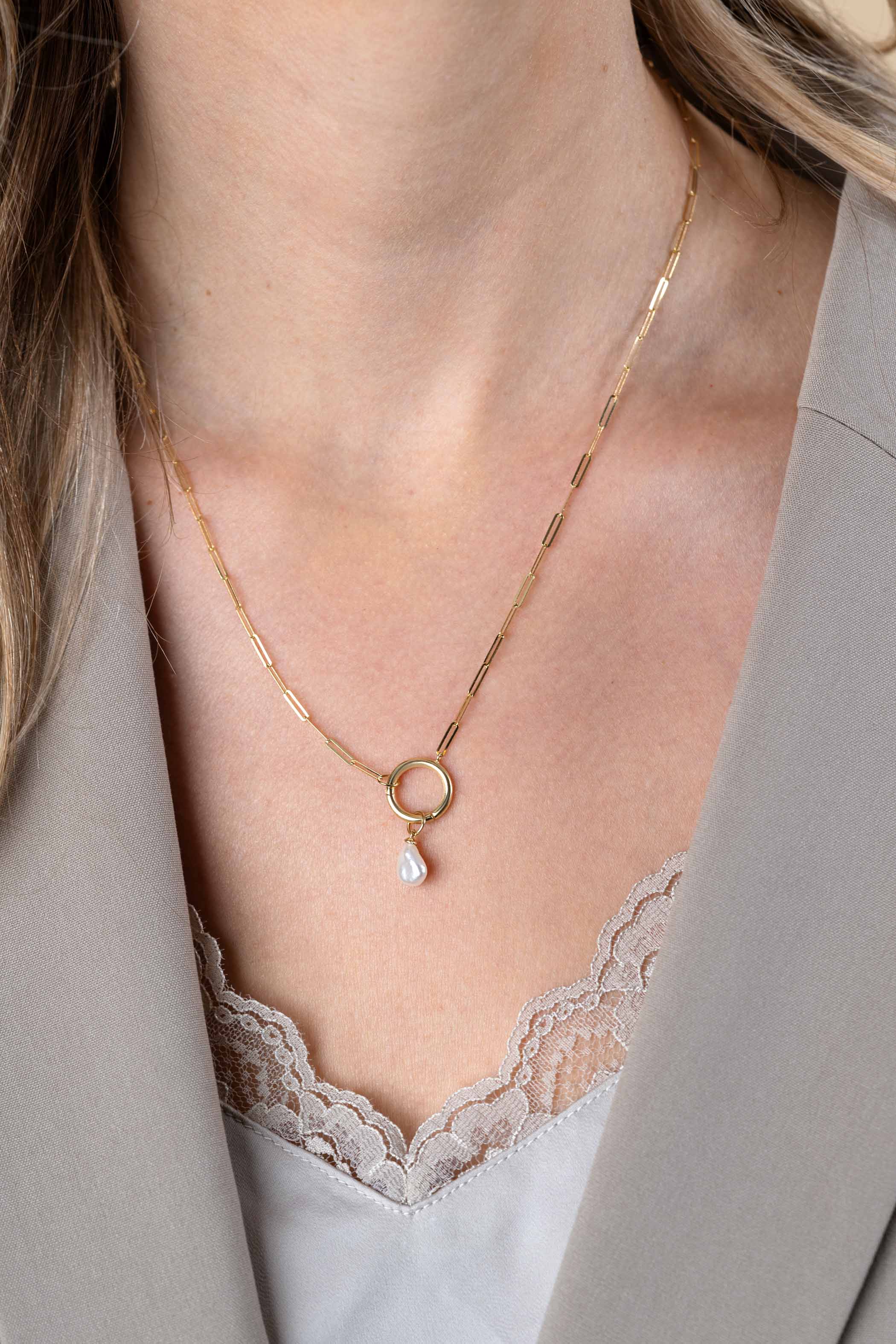 ZINZI Gold 14 karat gold paperclip necklace with a striking round front clasp, to which you can attach charms 45cm ZGC493
