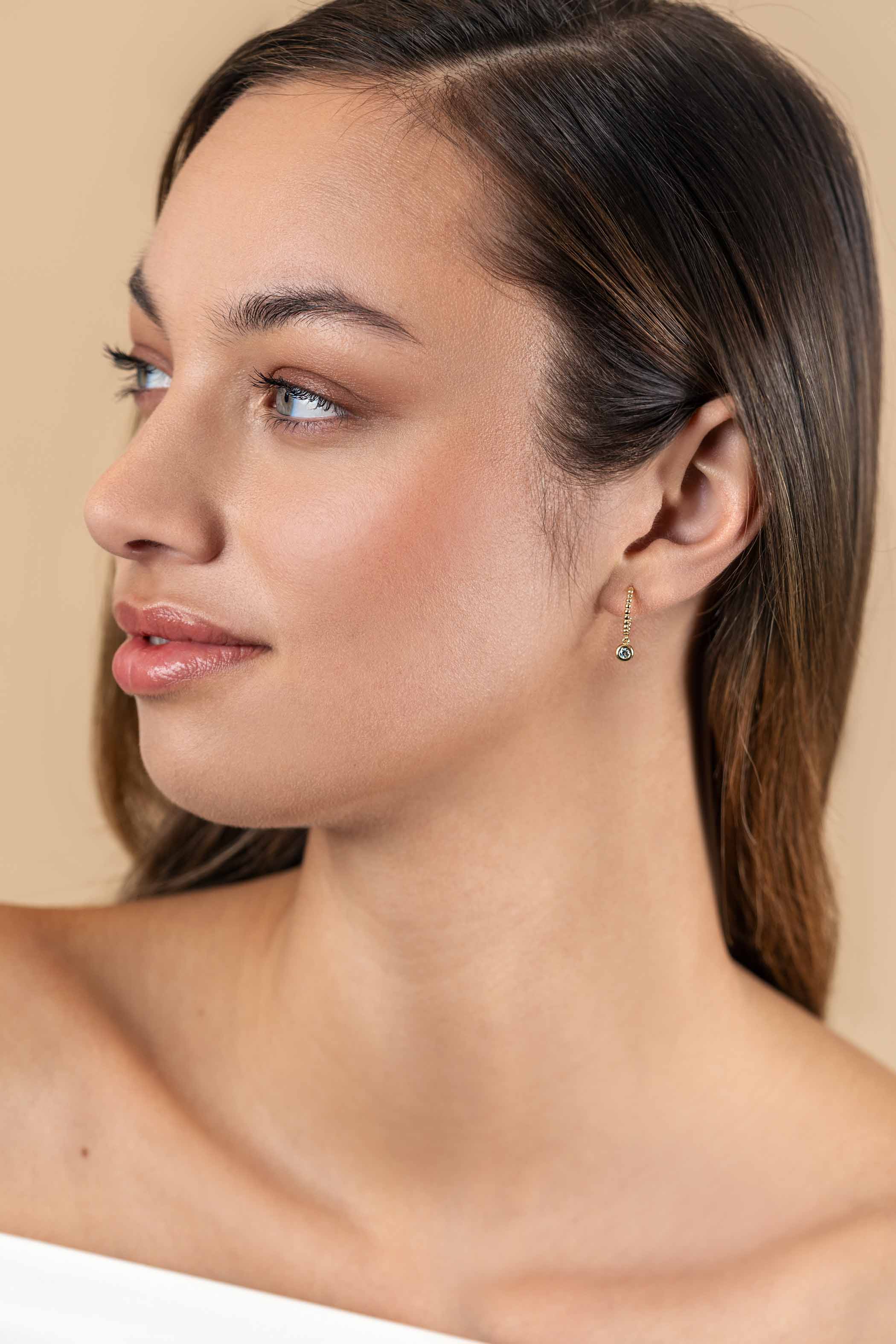 18mm ZINZI 14K Gold Earrings Bead Hoops Dangling Round White Zirconias 4mm ZGO320