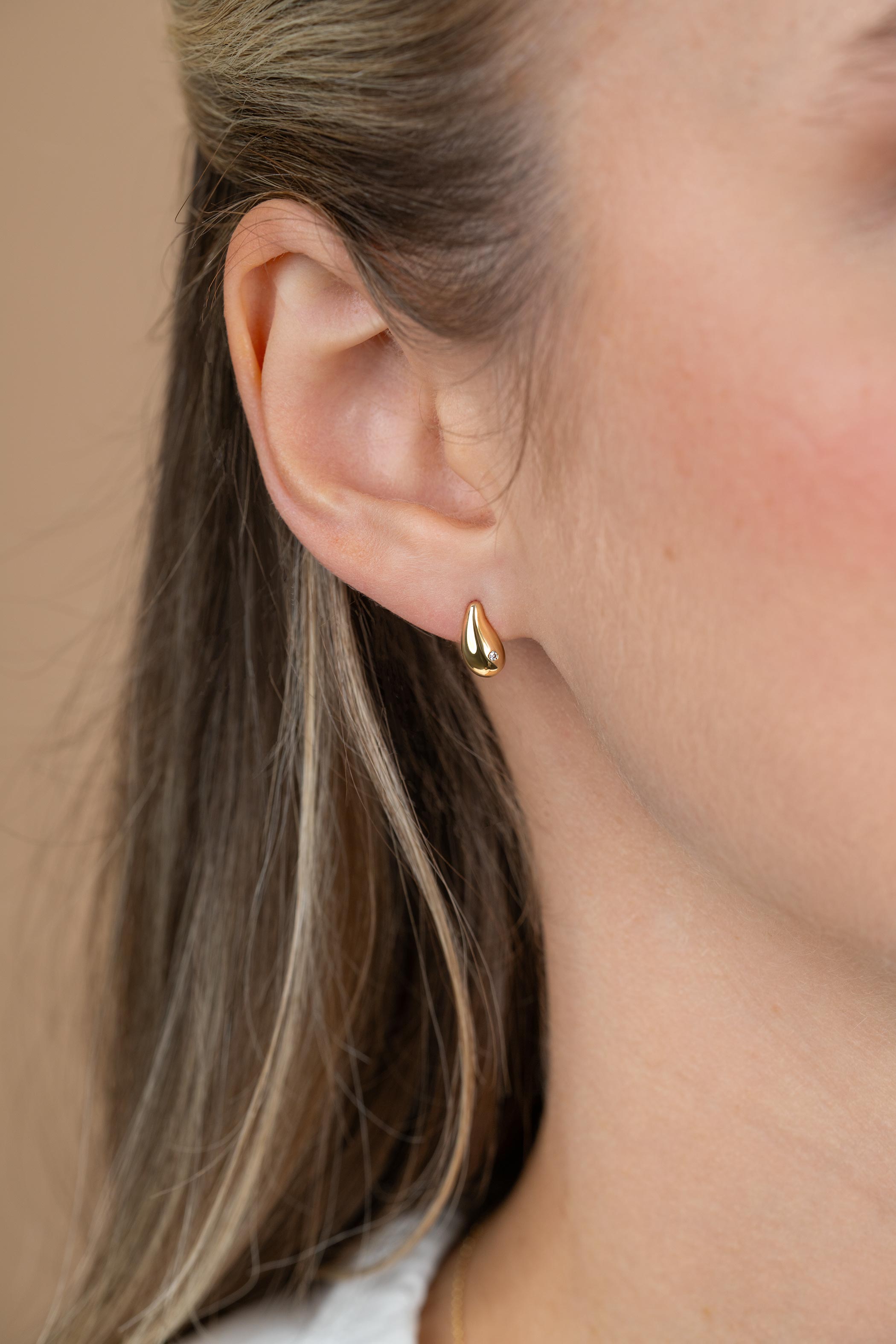 ZINZI GOLD oorknopje druppelvorm met zirconia