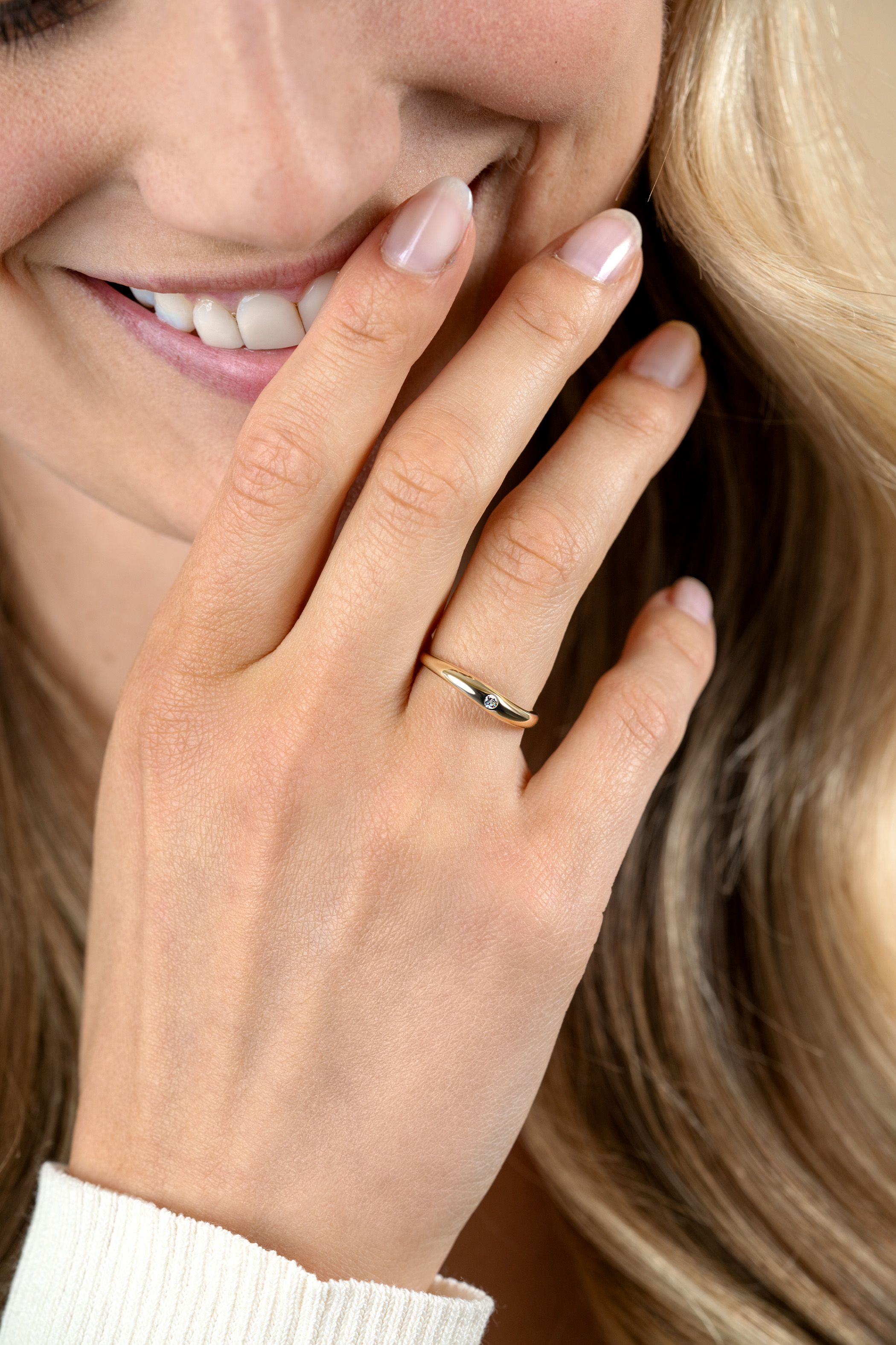 ZINZI Gold 14 ct gold ring with an organic design, set with white cubic zirconias ZGR535