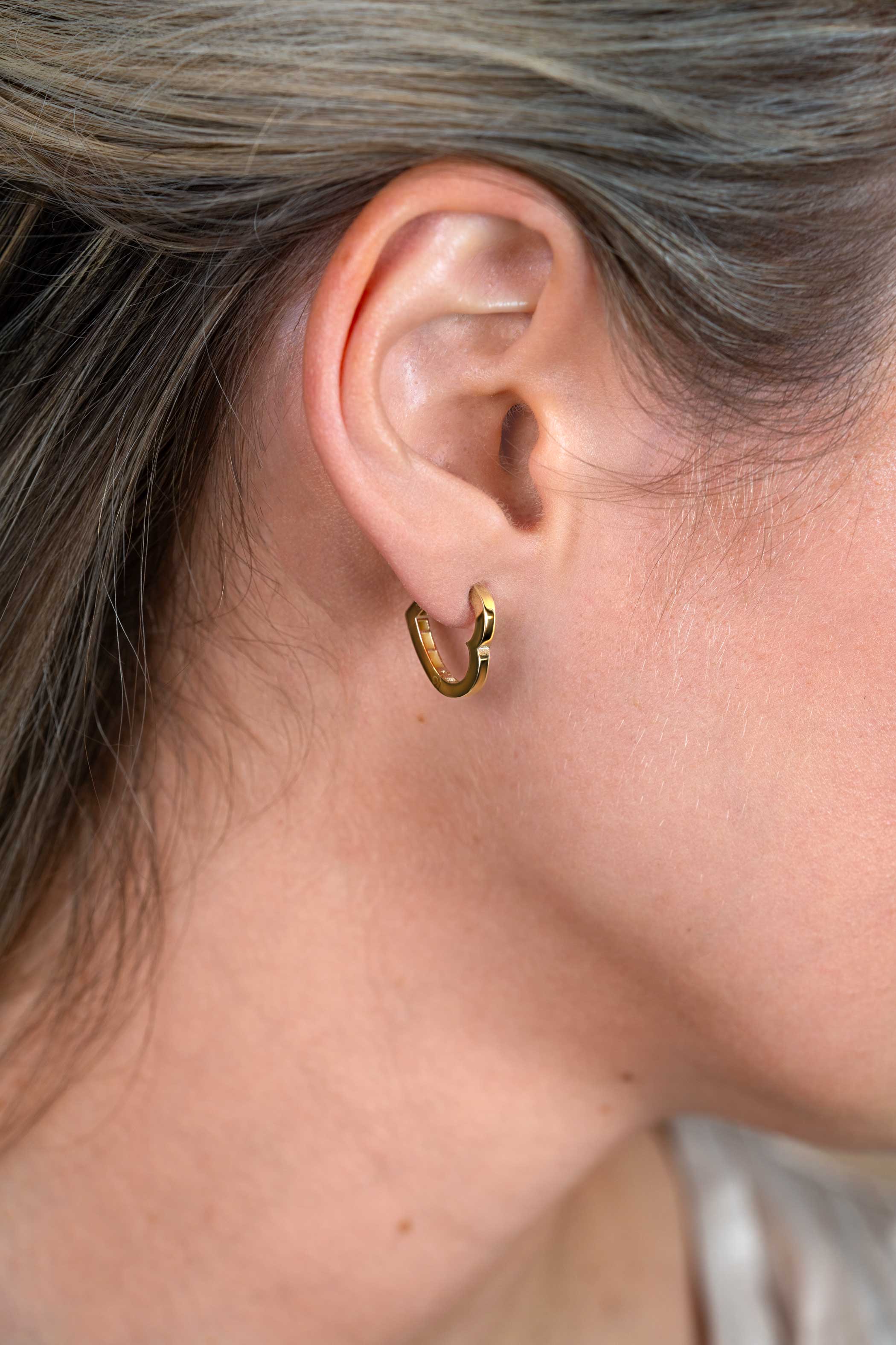 ZINZI GOLD klapcreolen in hartvorm 15x2mm