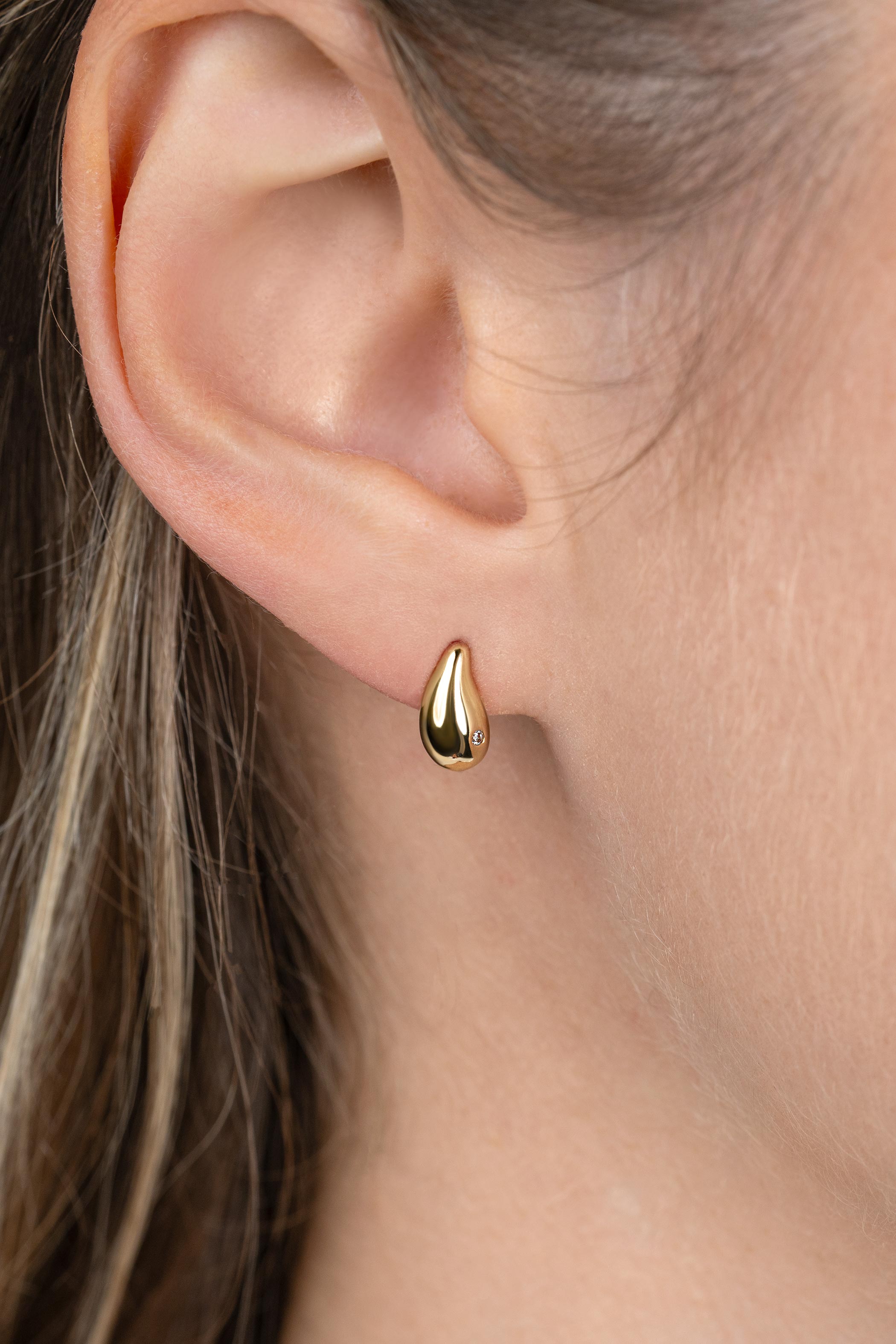 ZINZI GOLD oorknopje druppelvorm met zirconia