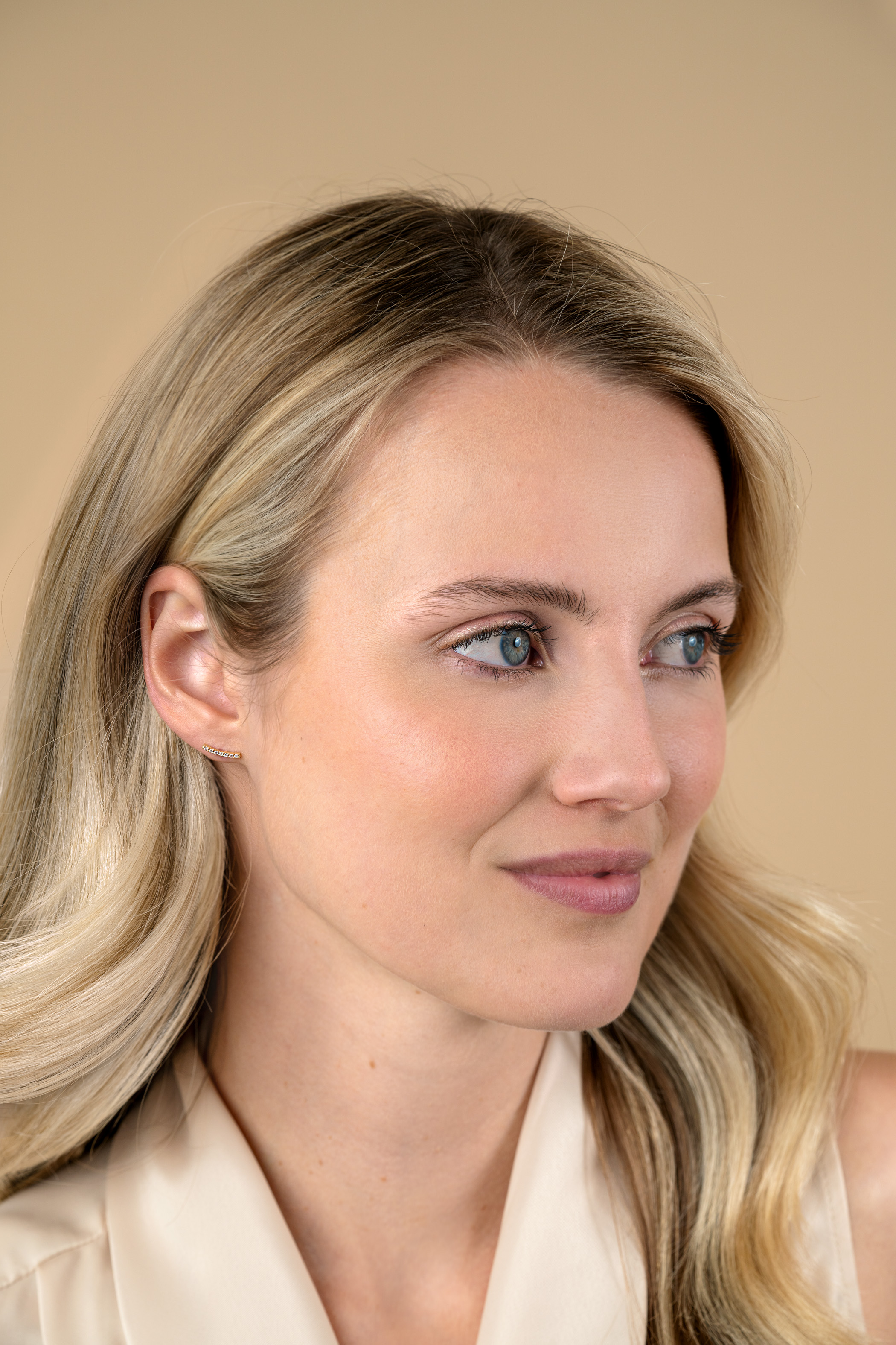 11mm ZINZI Gold 14 ct gold stud earrings in a quarter circle, set with seven white cubic zirconias ZGO517