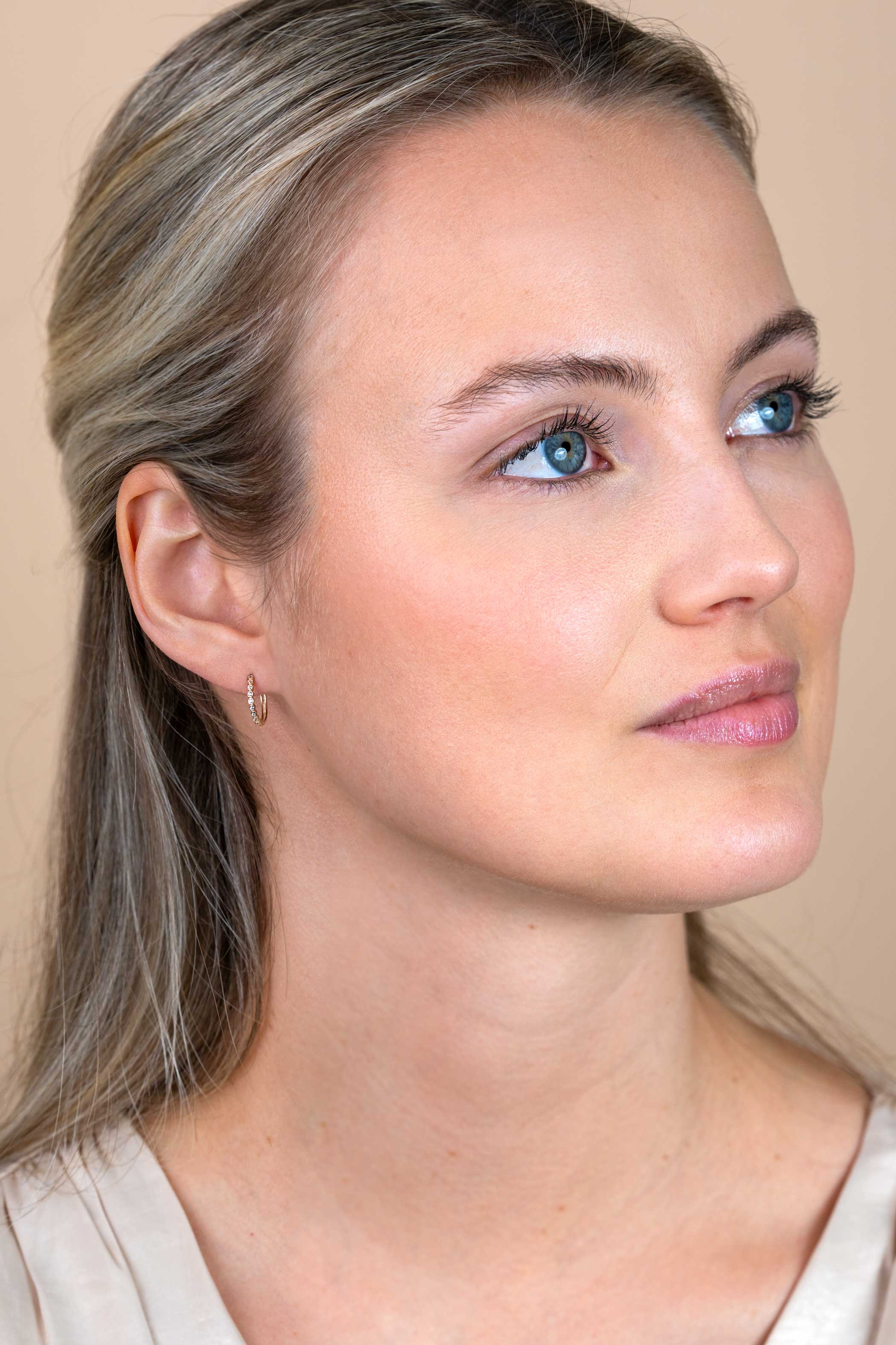 12mm ZINZI 14K Gold Hoop Earrings White Zirconias 12 x 1,5mm ZGO409