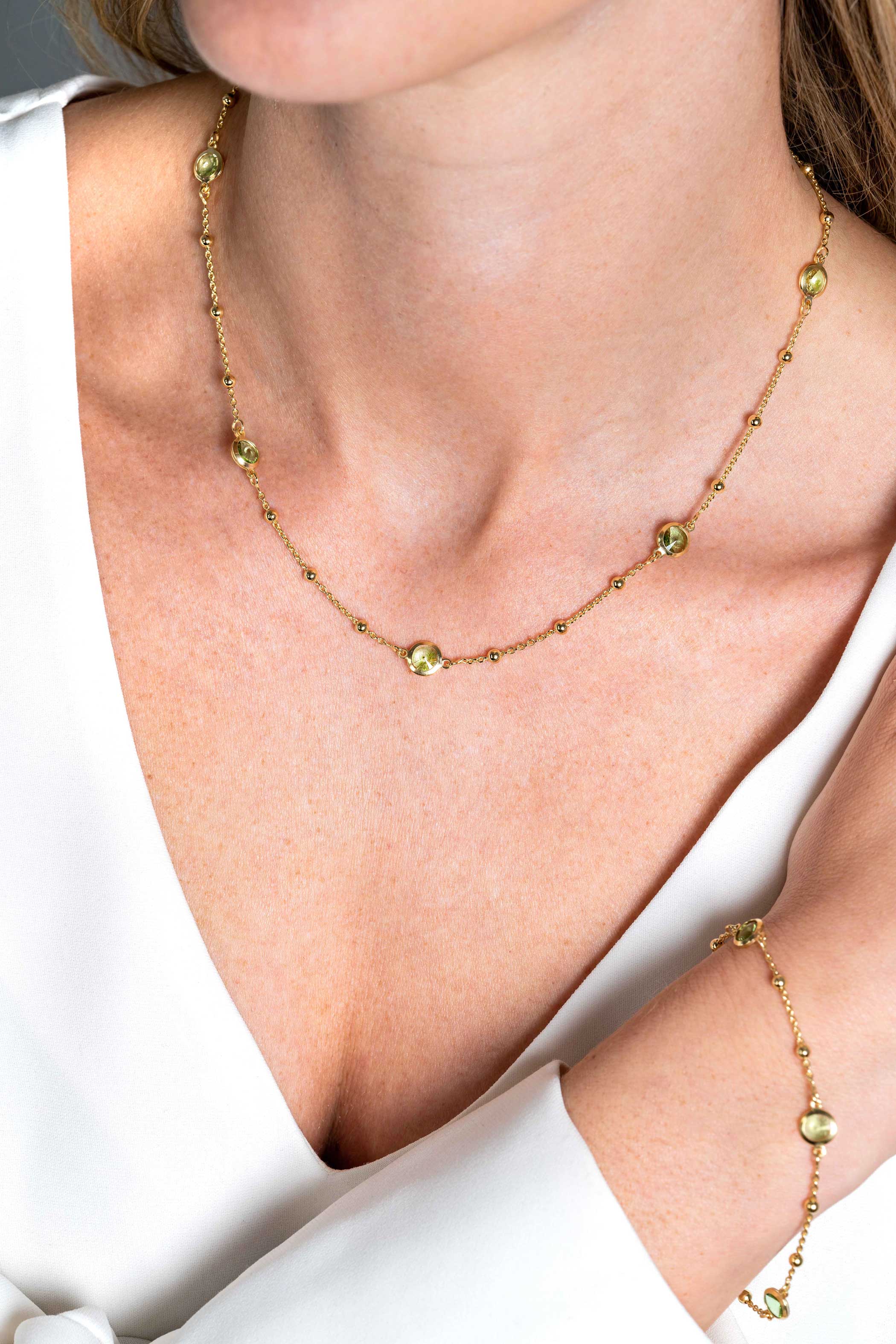 ZINZI Gold Plated Sterling Silver Necklace with Beads and Round Green Swarovski Crystals 42-45cm ZIC2348