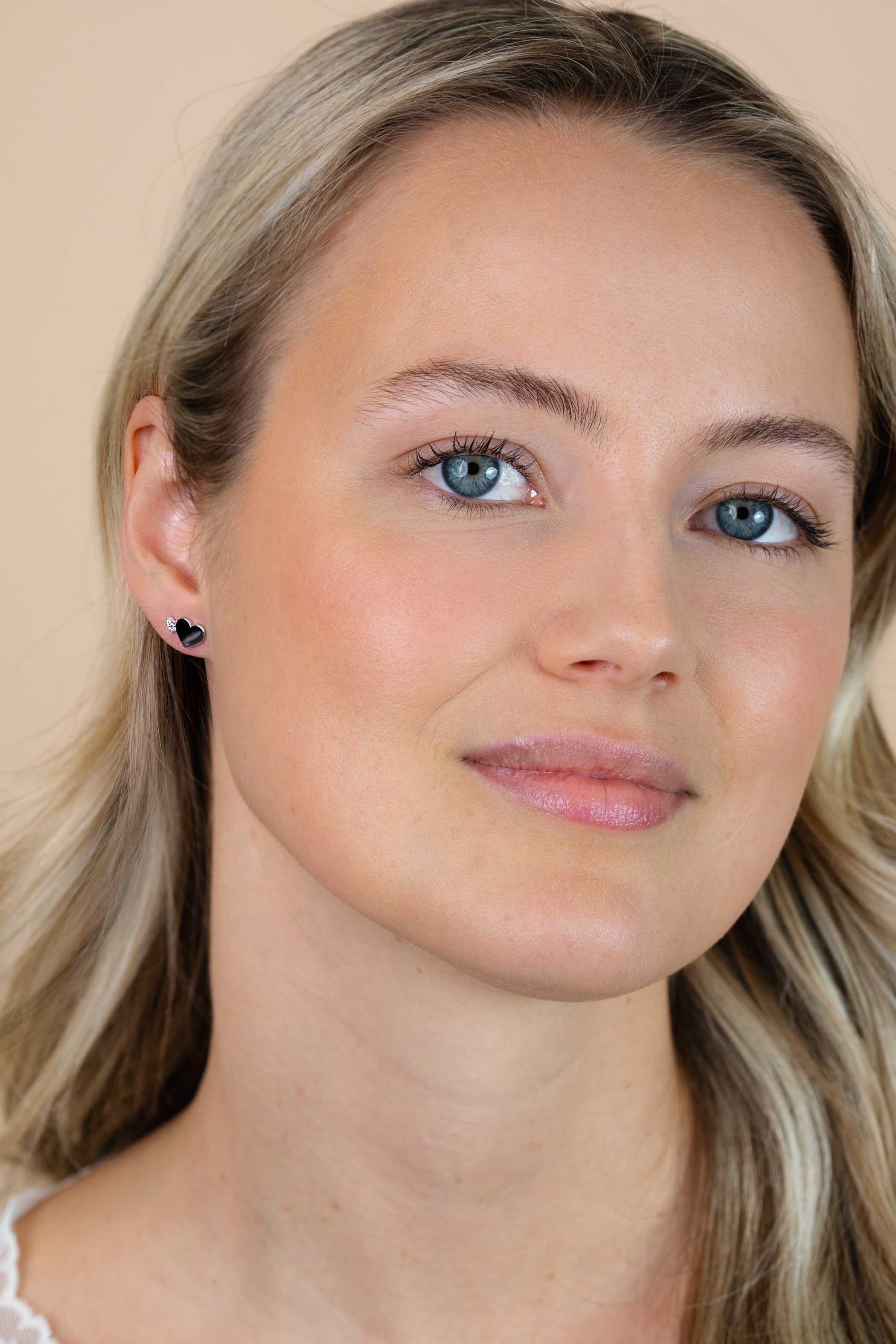 10mm ZINZI Sterling Silver Stud Earrings Hearts and White Zirconias ZIO2137