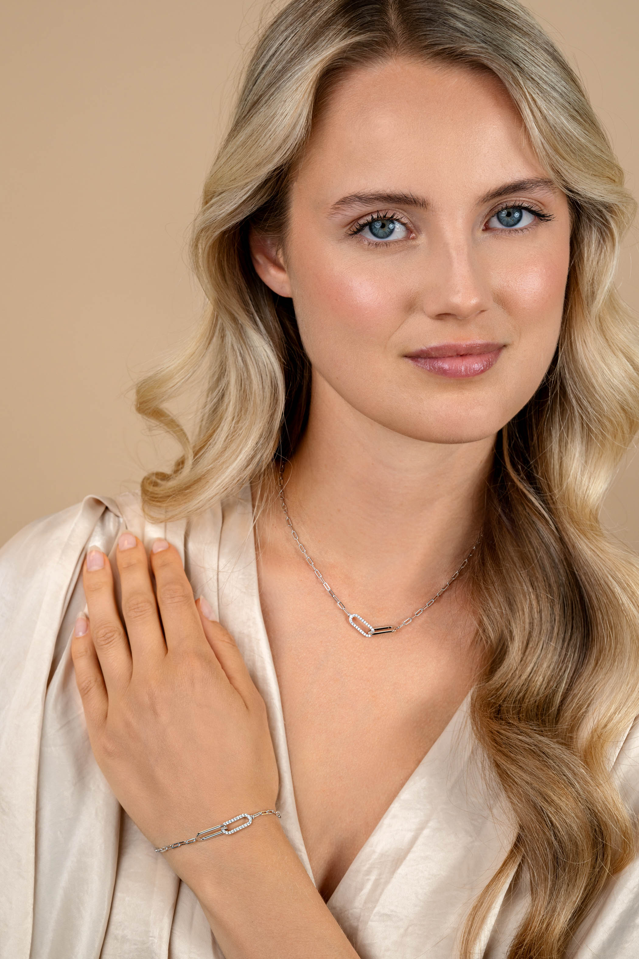 ZINZI silver paperclip link bracelet with two connected oval links set with white cubic zirconias 17-20cm ZIA2690