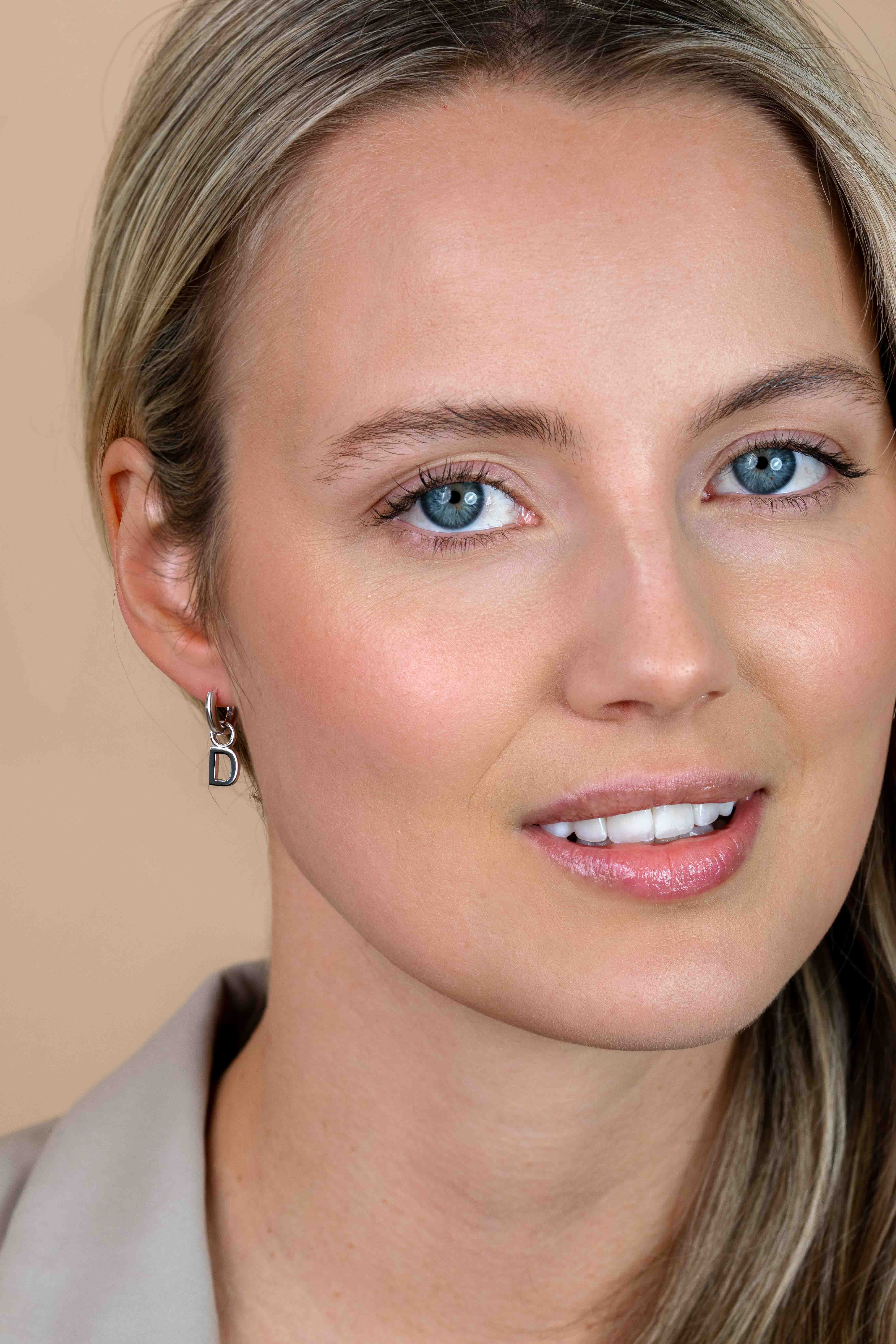 ZINZI Sterling Silver Letter Earrings Pendant D price per piece ZICH2144D (excl. hoop earrings)