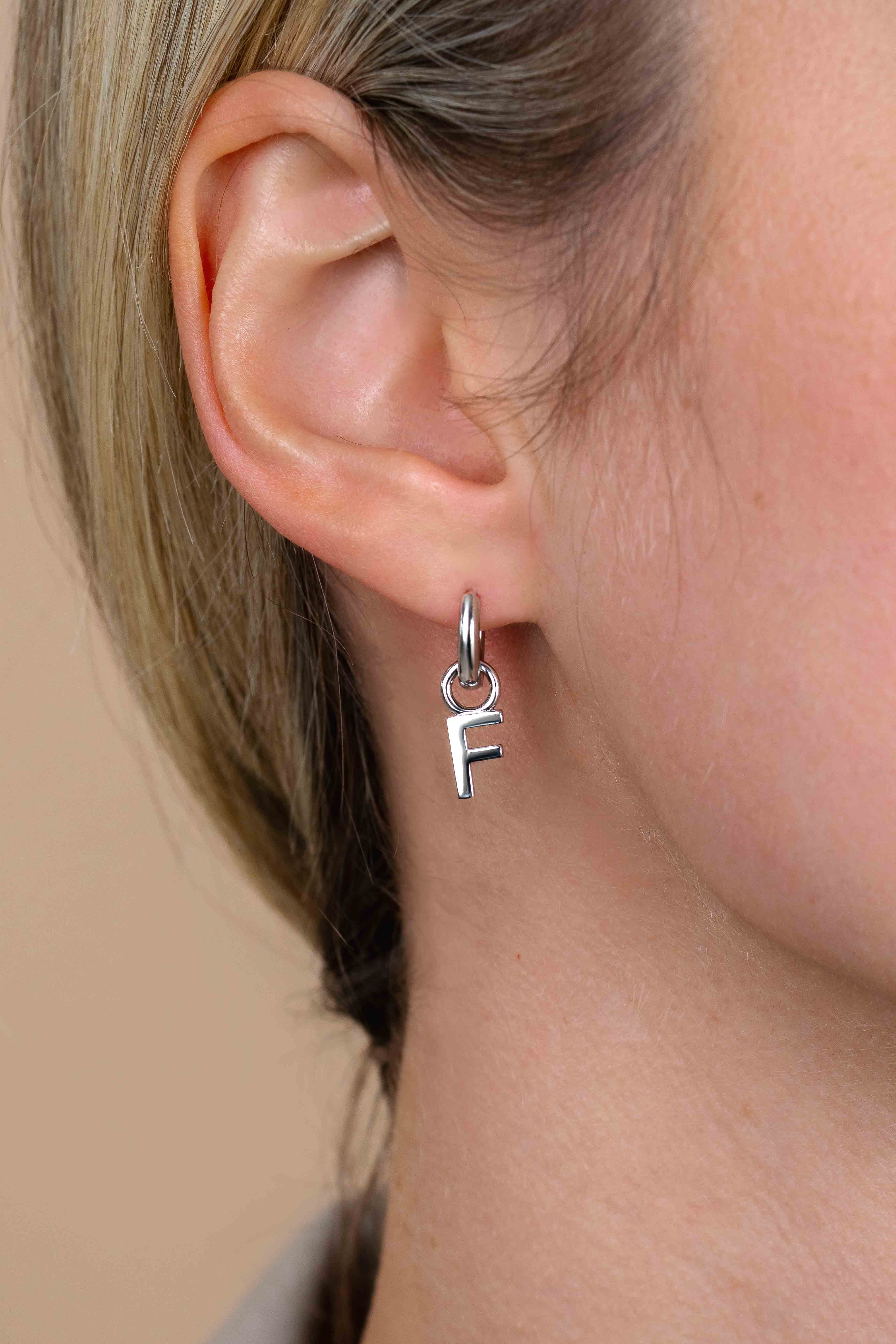ZINZI Sterling Silver Letter Earrings Pendant F price per piece ZICH2144F (excl. hoop earrings)