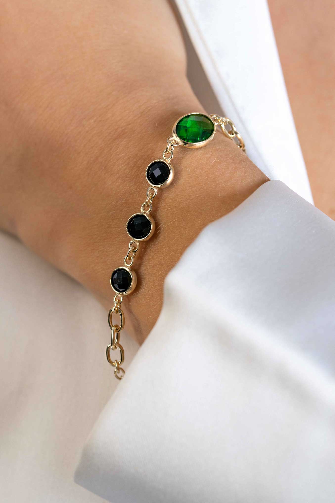 ZINZI Gold Plated Sterling Silver Chain Bracelet with 3 Round Settings with Black Stone and 1 Oval Setting with Green Stone 17-20 cm ZIA2389