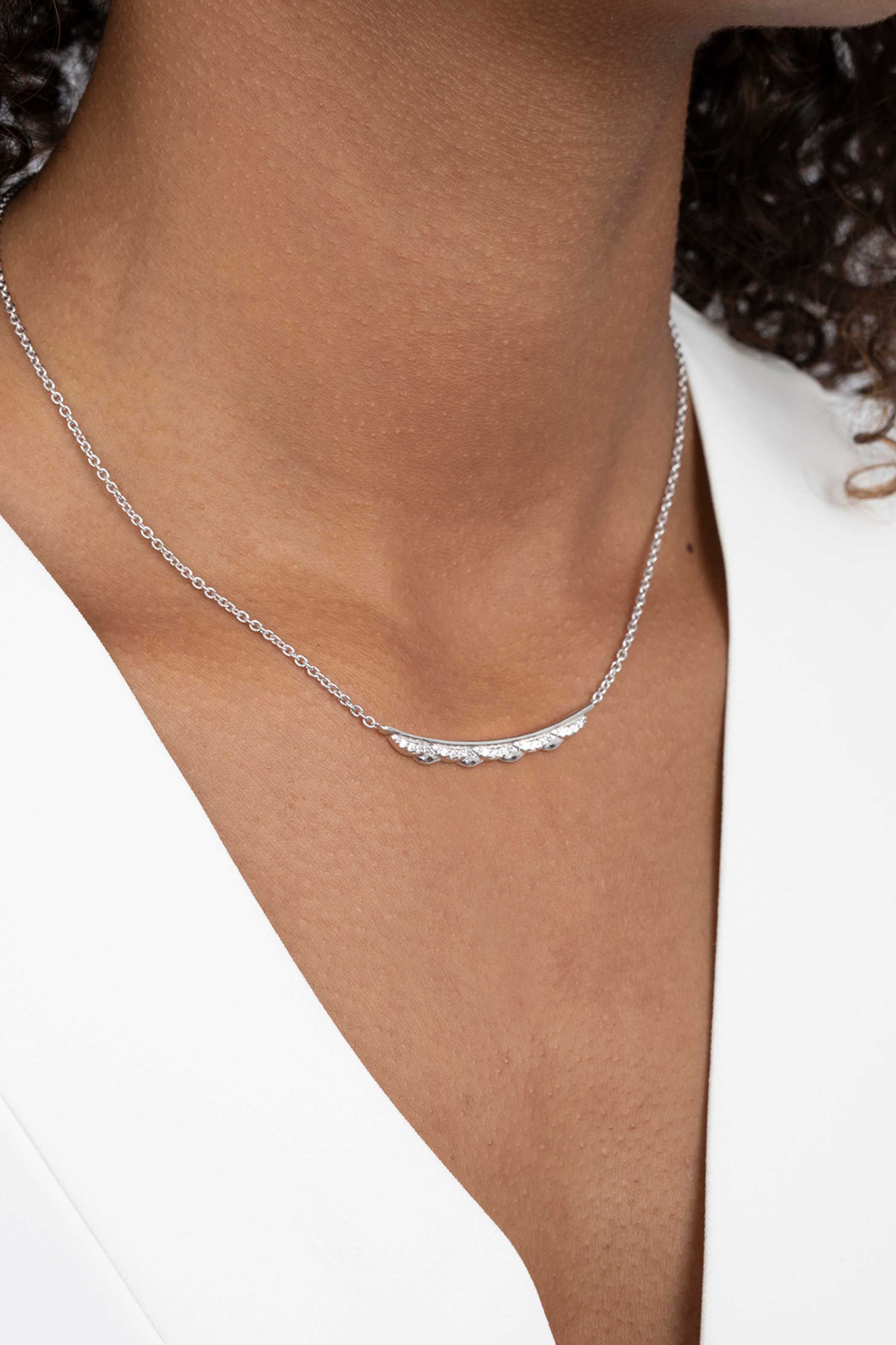 ZINZI Sterling Silver Chain Necklace Bar with Wavy Pattern and White Zirconias 45cm ZIC2034