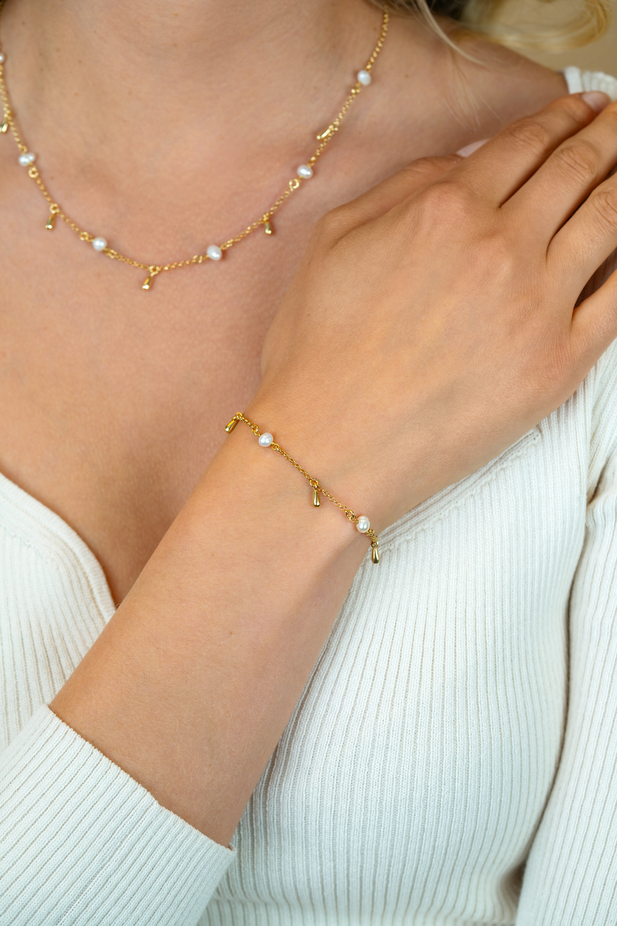ZINZI zlv. armband gg.verg.met parels en pegeltjes