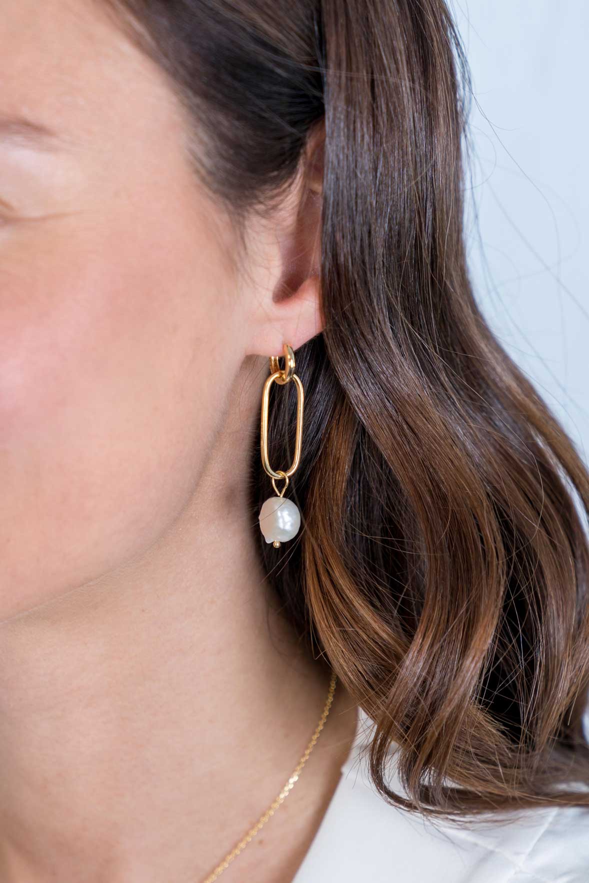 43mm ZINZI Gold Plated Sterling Silver Earrings Pendants Oval White Pearl ZICH2188G (excl. hoop earrings)