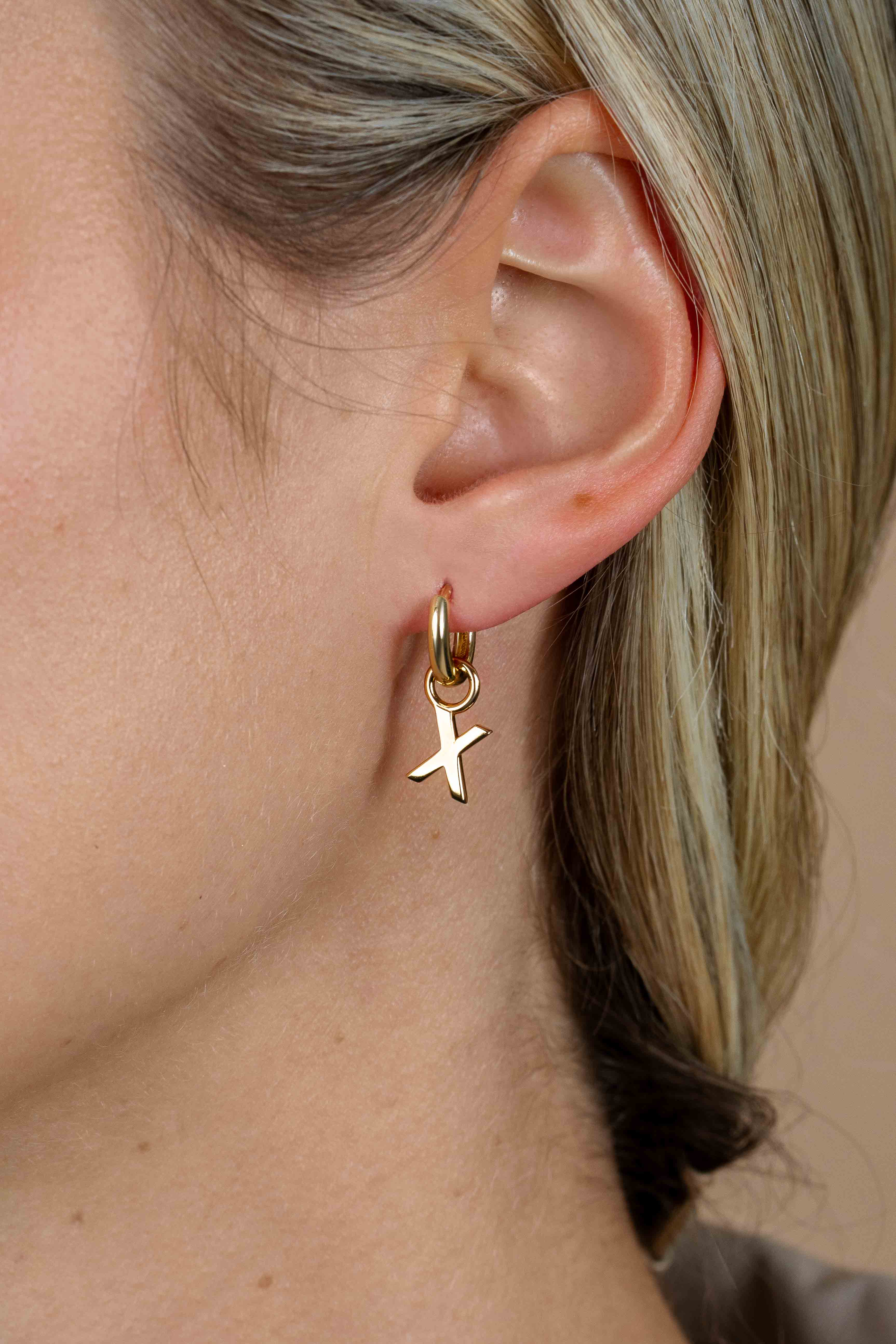 ZINZI Gold Plated Letter Earrings Pendant X price per piece ZICH2145X (excl. hoop earrings)