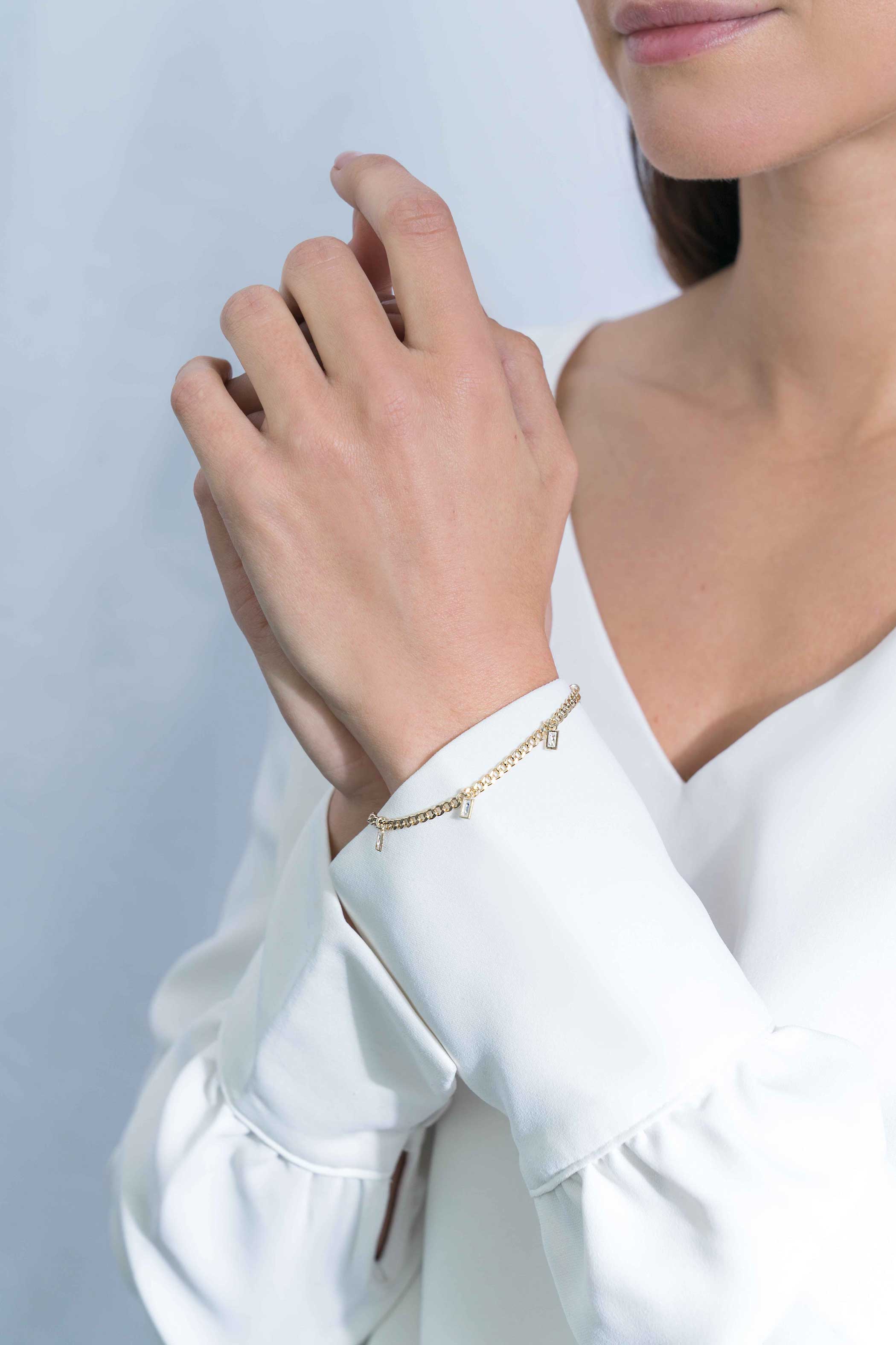 ZINZI Gold Plated Sterling Silver Bracelet Curb Chain and Baguette White Zirconias 18-20cm  ZIA2104Y