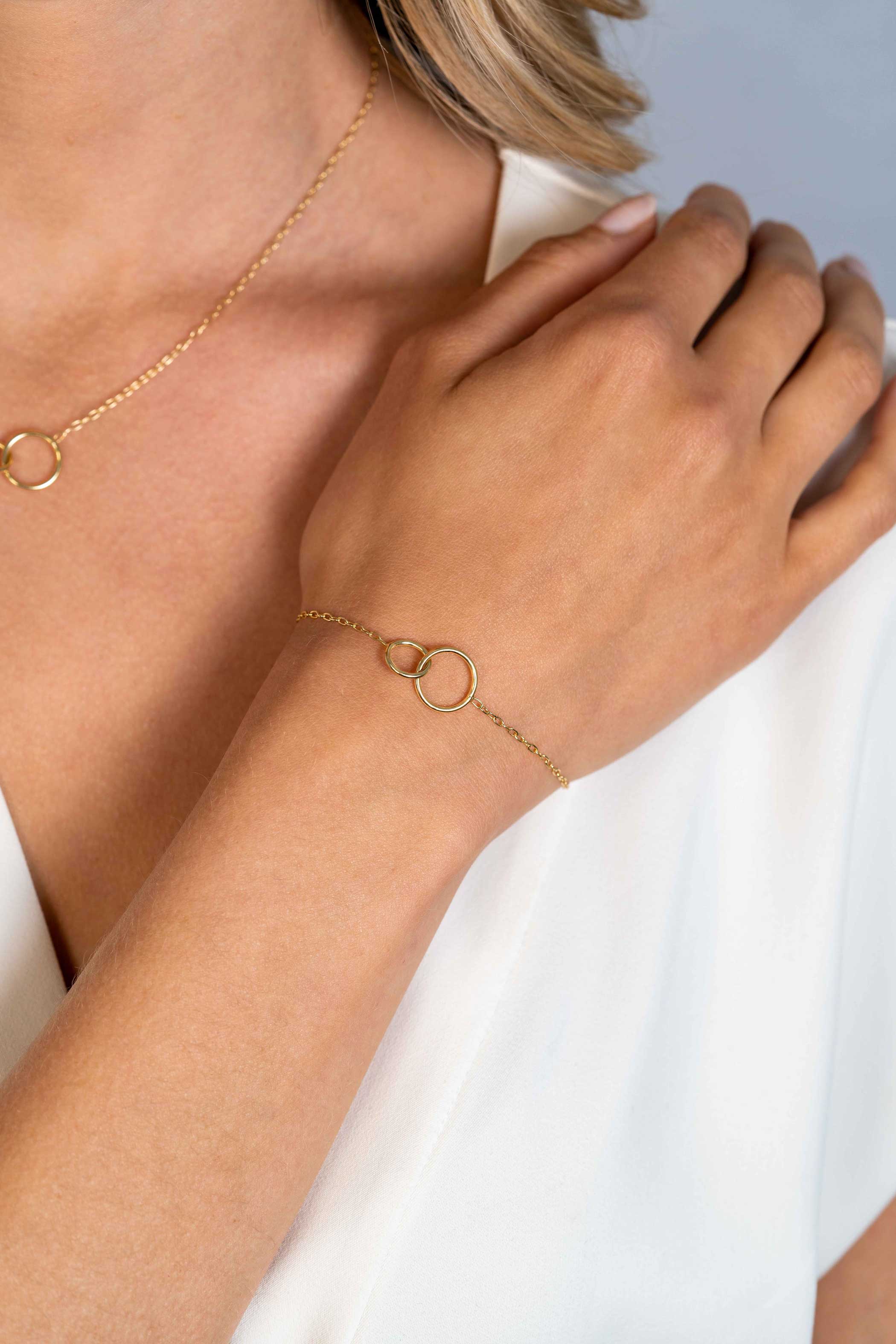 ZINZI Gold Plated Sterling Silver Paperclip Chain Bracelet with 2 Connected Open Circles 17-20cm ZIA2275G