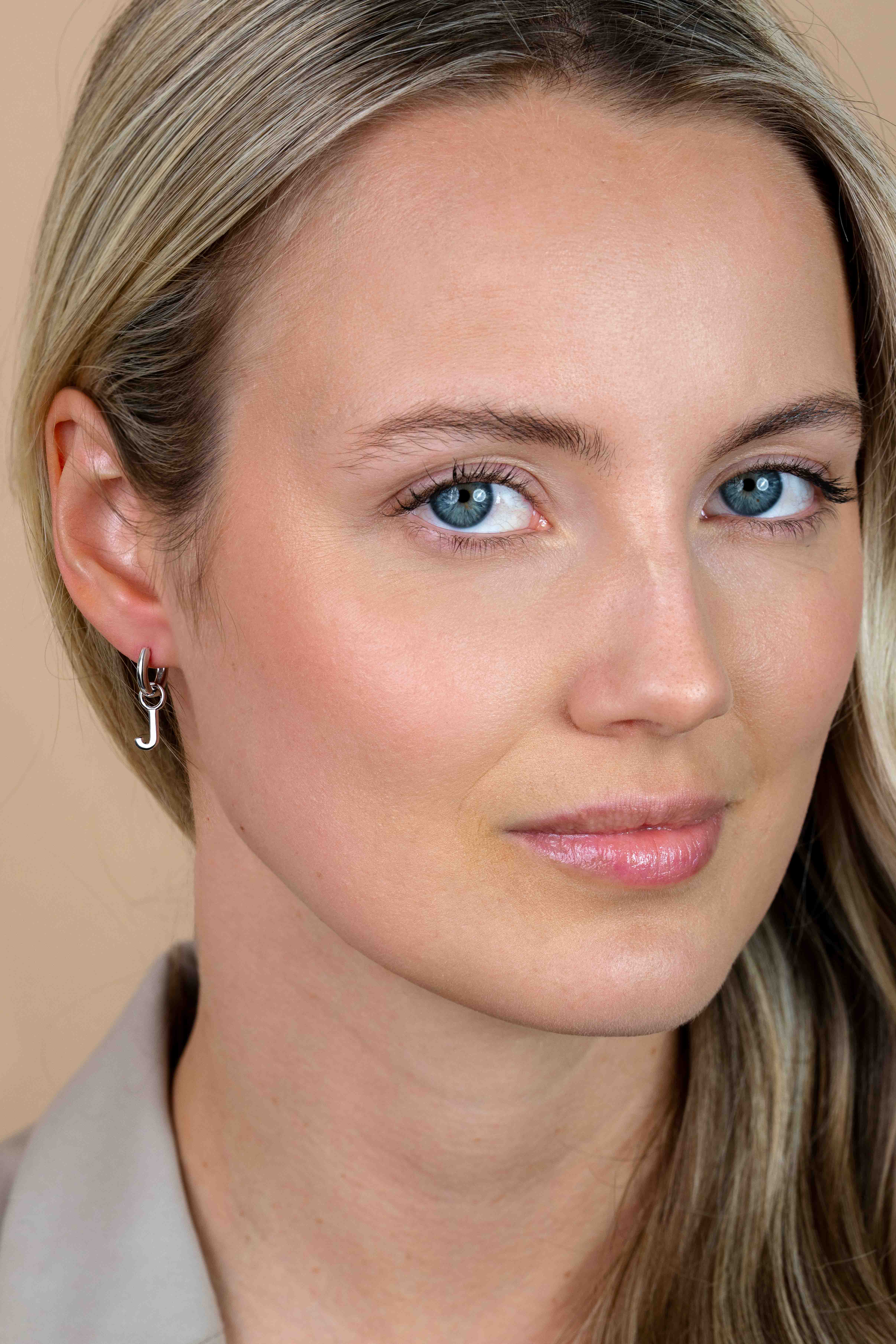 ZINZI Sterling Silver Letter Earrings Pendant J price per piece ZICH2144J (excl. hoop earrings)