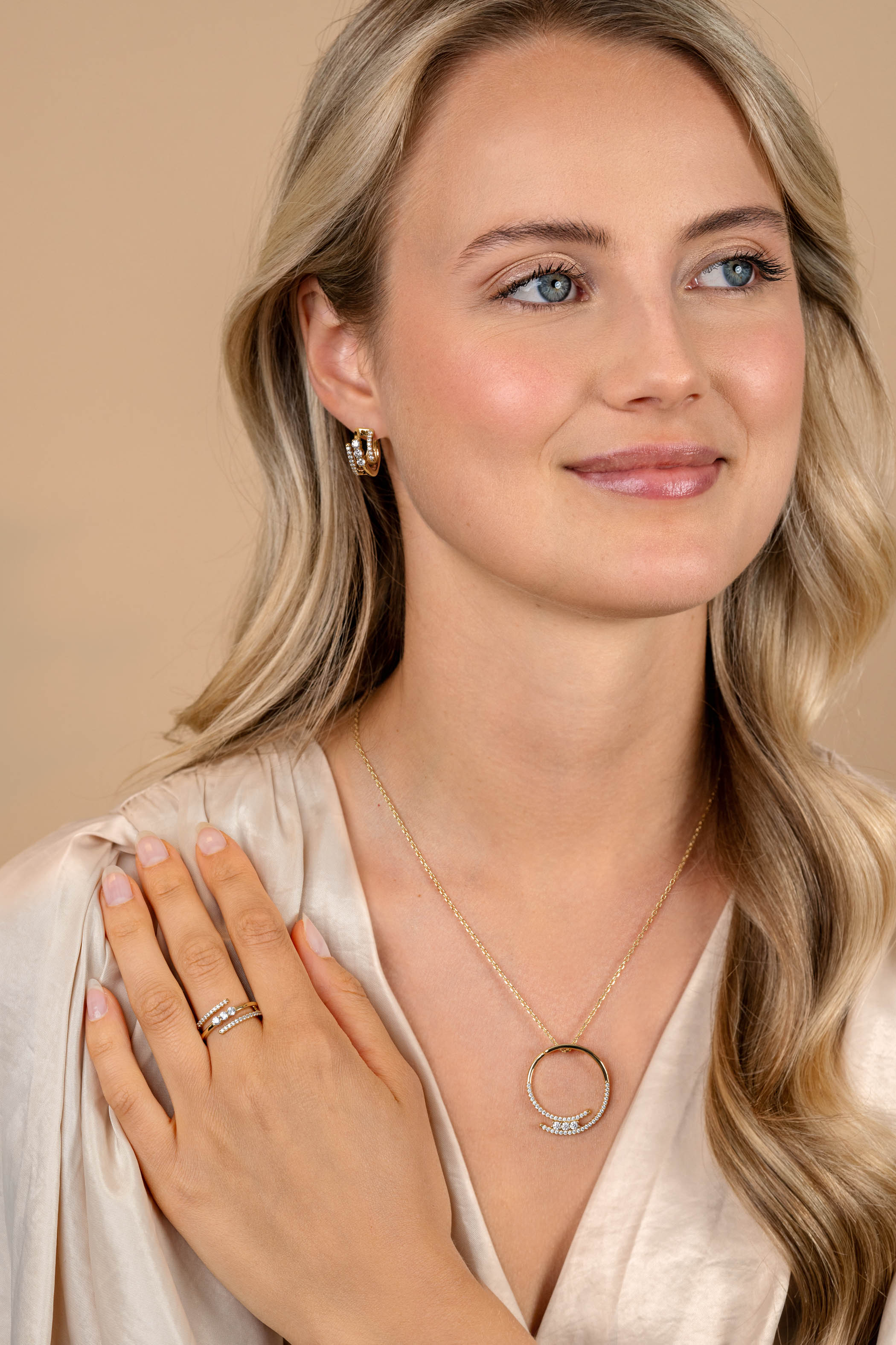 ZINZI gold plated silver necklace with large open round pendant 25mm set with white cubic zirconias 45-50 cm ZIC2645Y