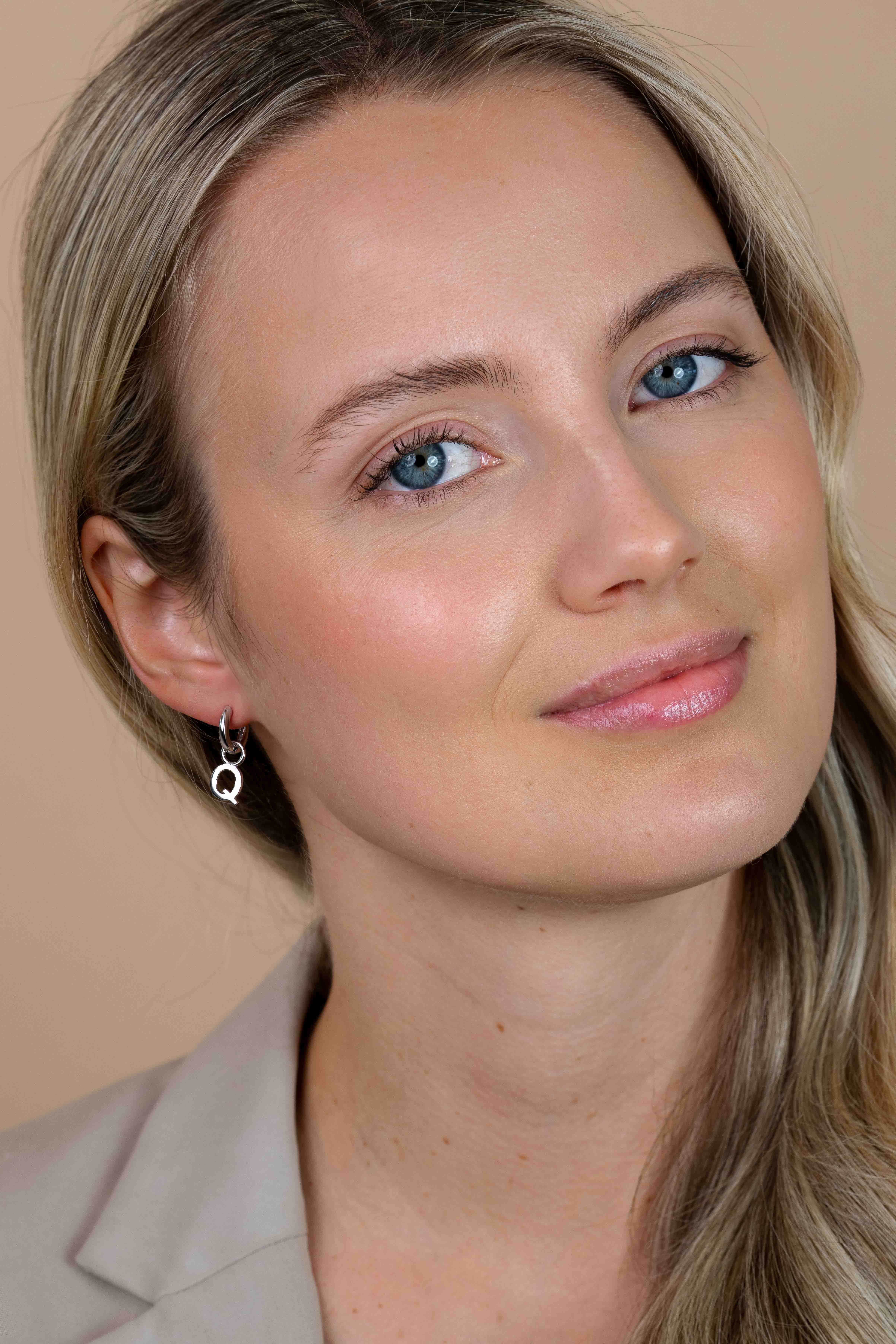 ZINZI Sterling Silver Letter Earrings Pendant Q price per piece ZICH2144Q (excl. hoop earrings)