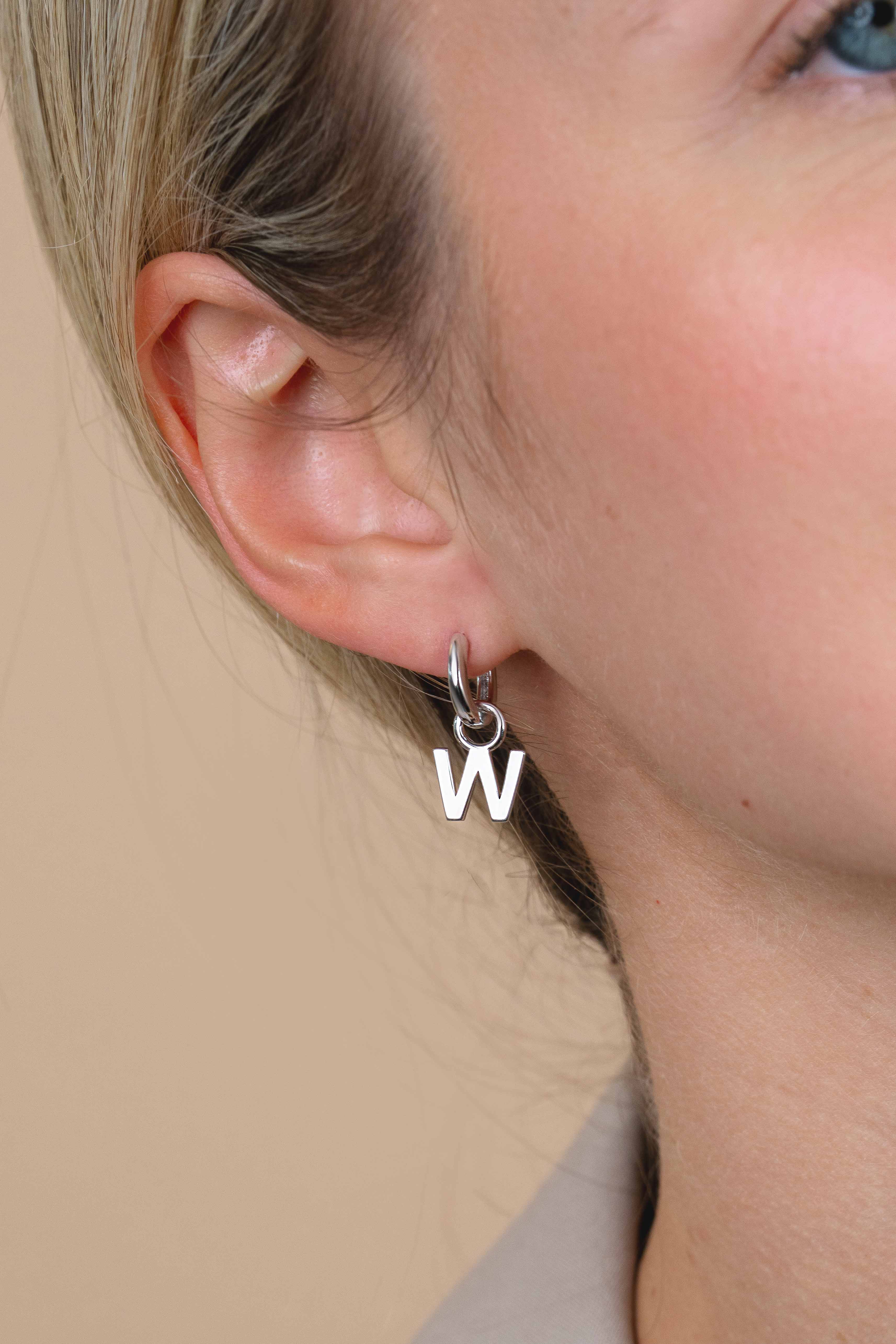 ZINZI Sterling Silver Letter Earrings Pendant W price per piece ZICH2144W (excl. hoop earrings)