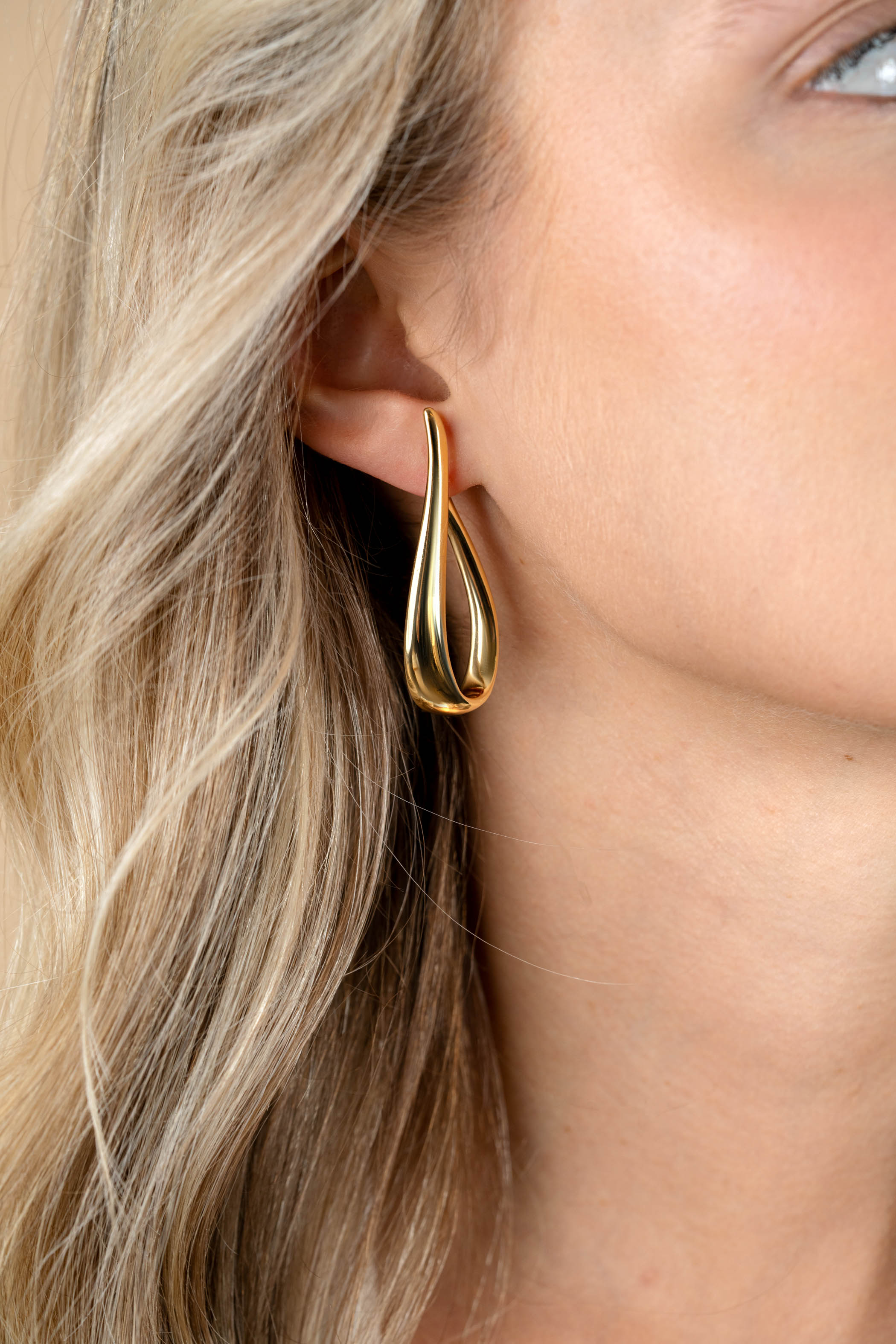 49mm ZINZI gold plated silver large hoop earrings in organic shape with a playful twist and convenient top closure ZIO2675G