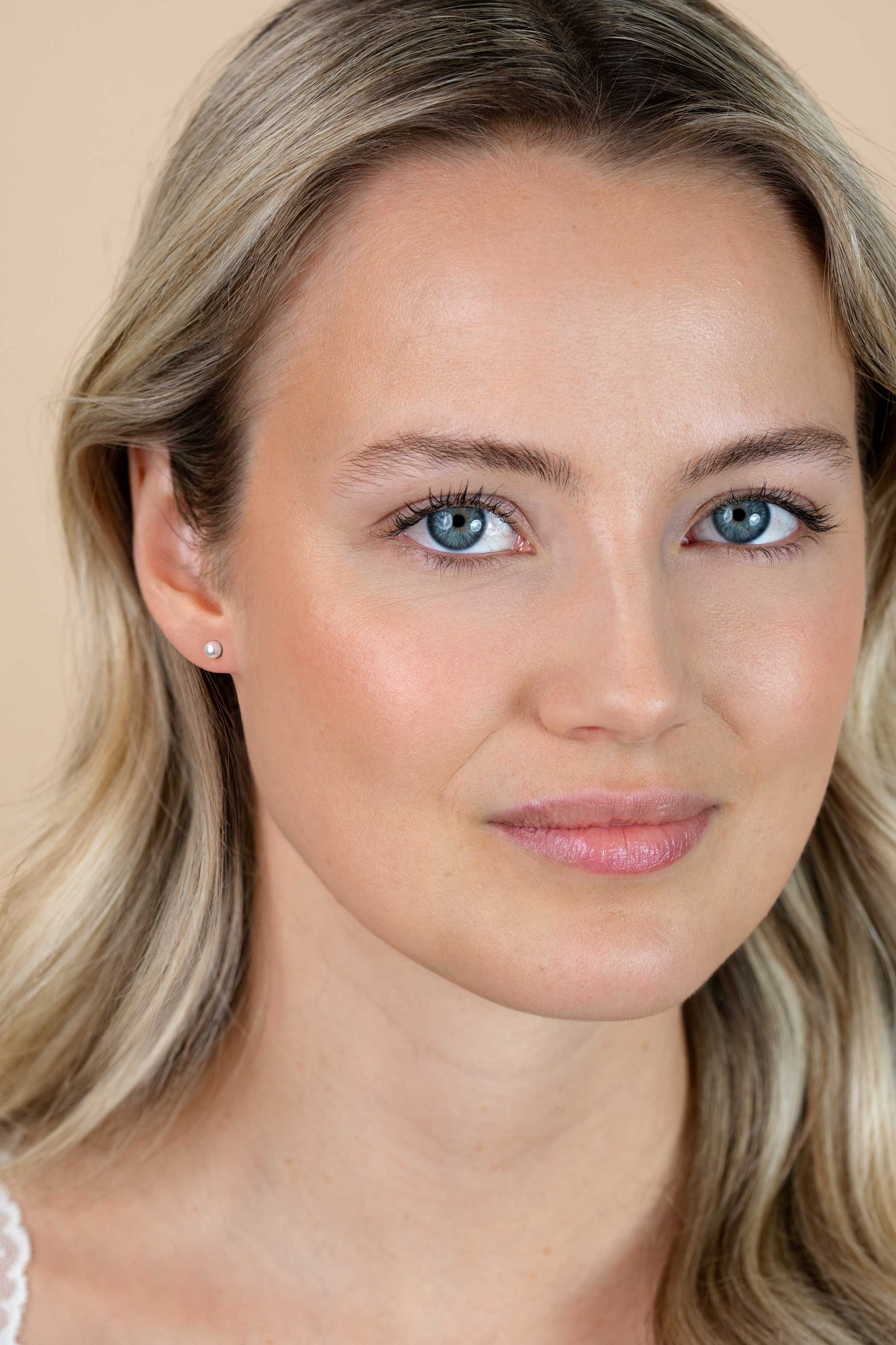 4mm ZINZI Sterling Silver Stud Earrings with White Pearl ZIO1318