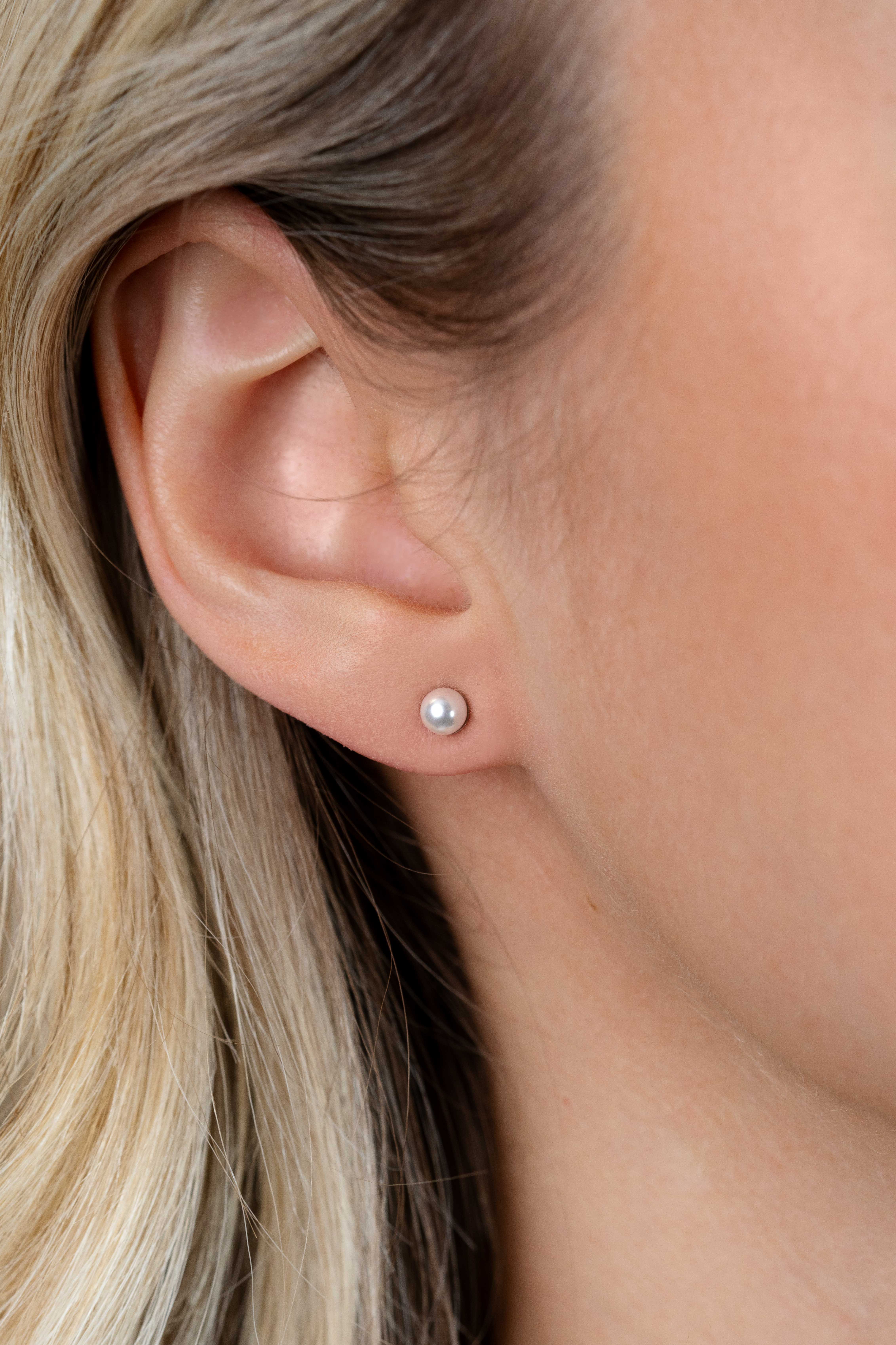 4mm ZINZI Sterling Silver Stud Earrings with White Pearl ZIO1318