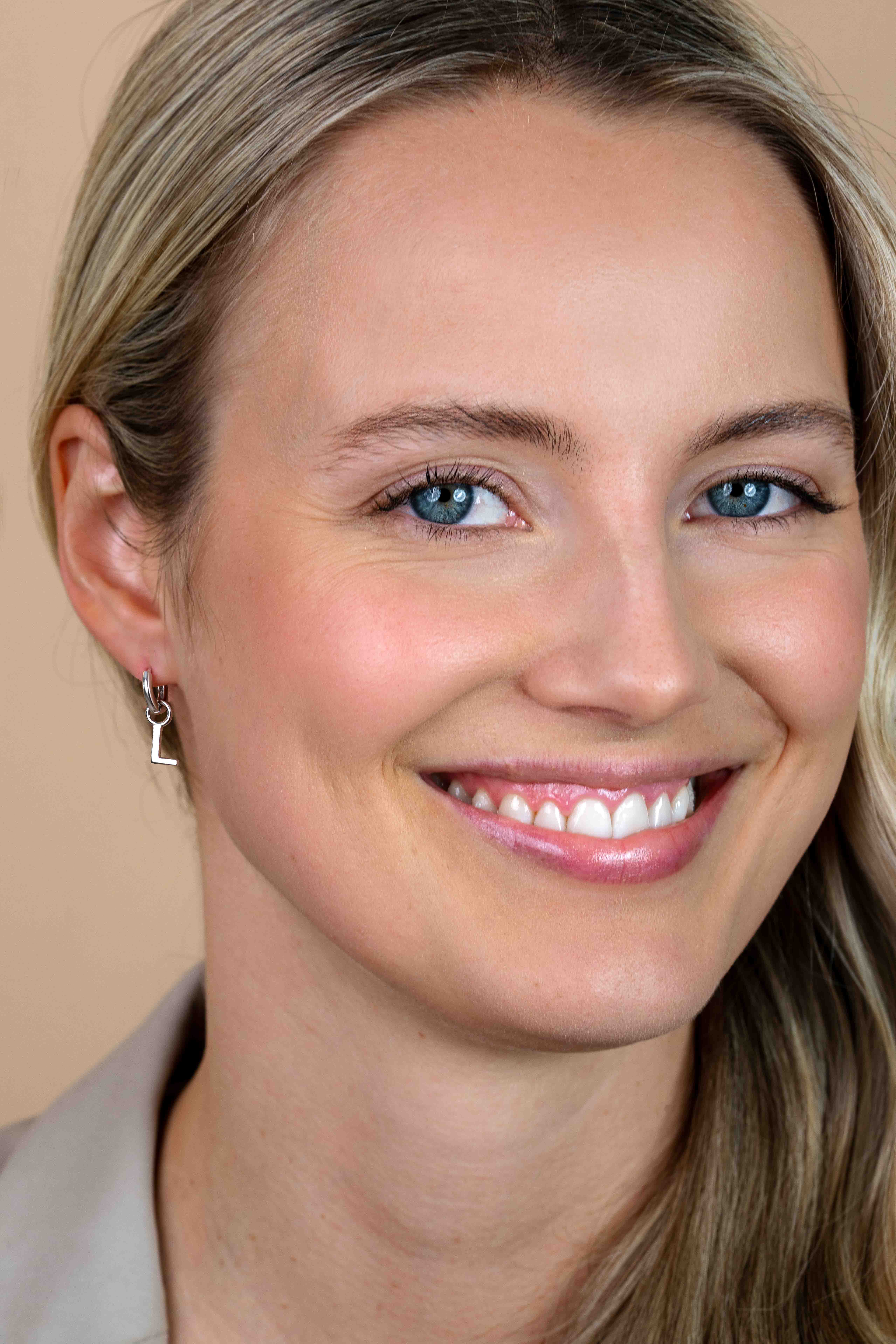 ZINZI Sterling Silver Letter Earrings Pendant L price per piece ZICH2144L (excl. hoop earrings)