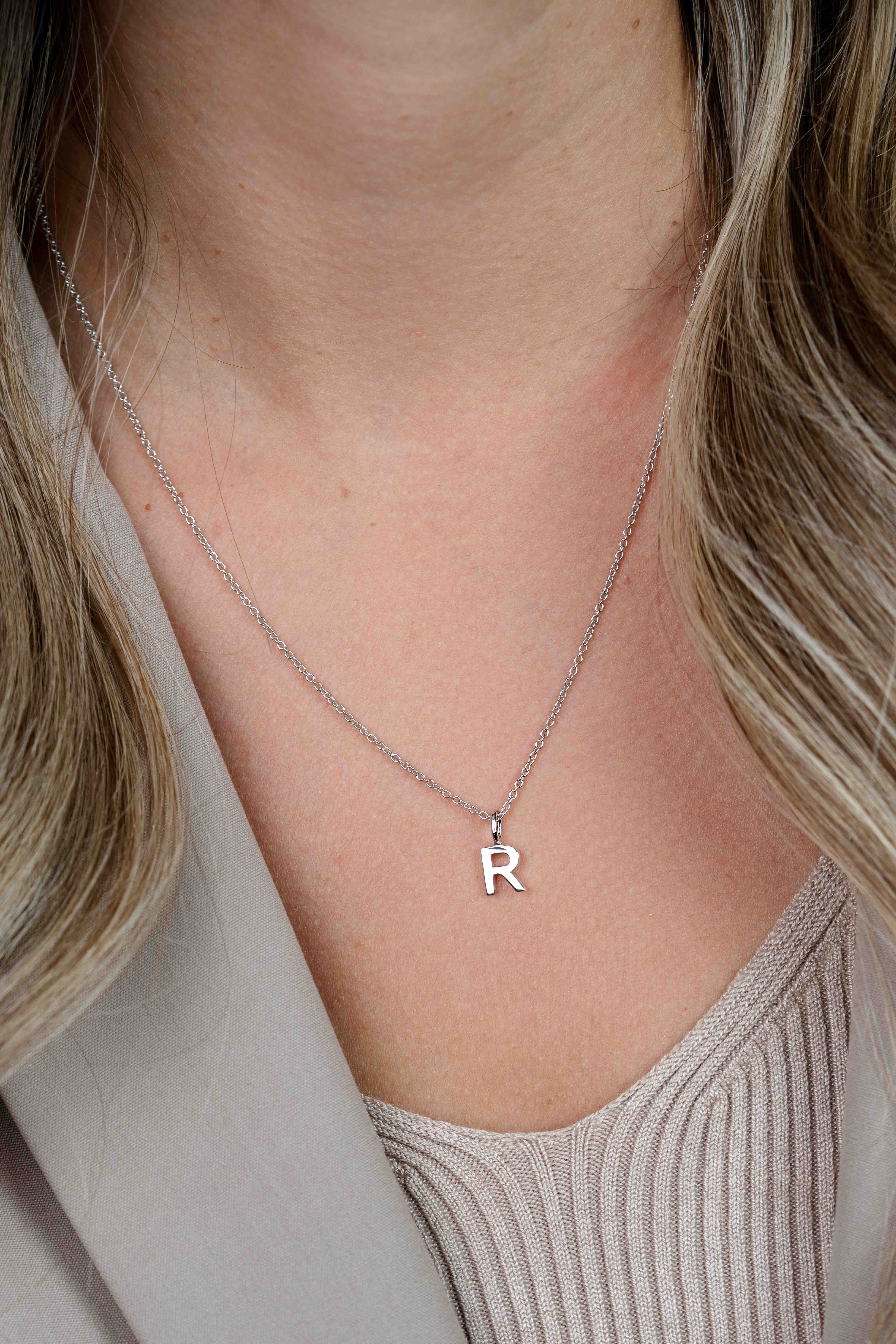 ZINZI Sterling Silver Letter Pendant R ZIH2140R