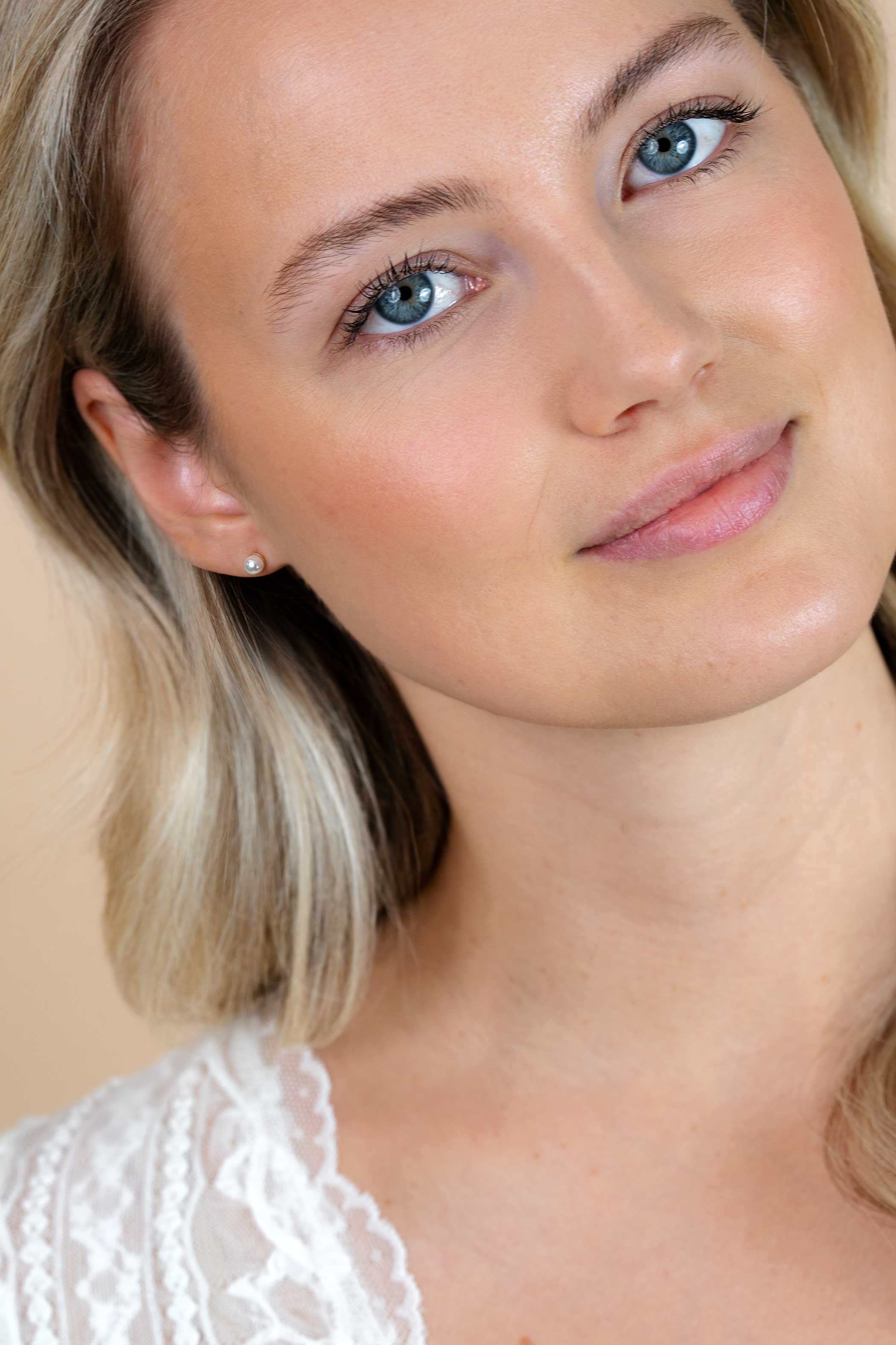 4mm ZINZI Gold plated Sterling Silver Stud Earrings with White Pearl ZIO1318Y