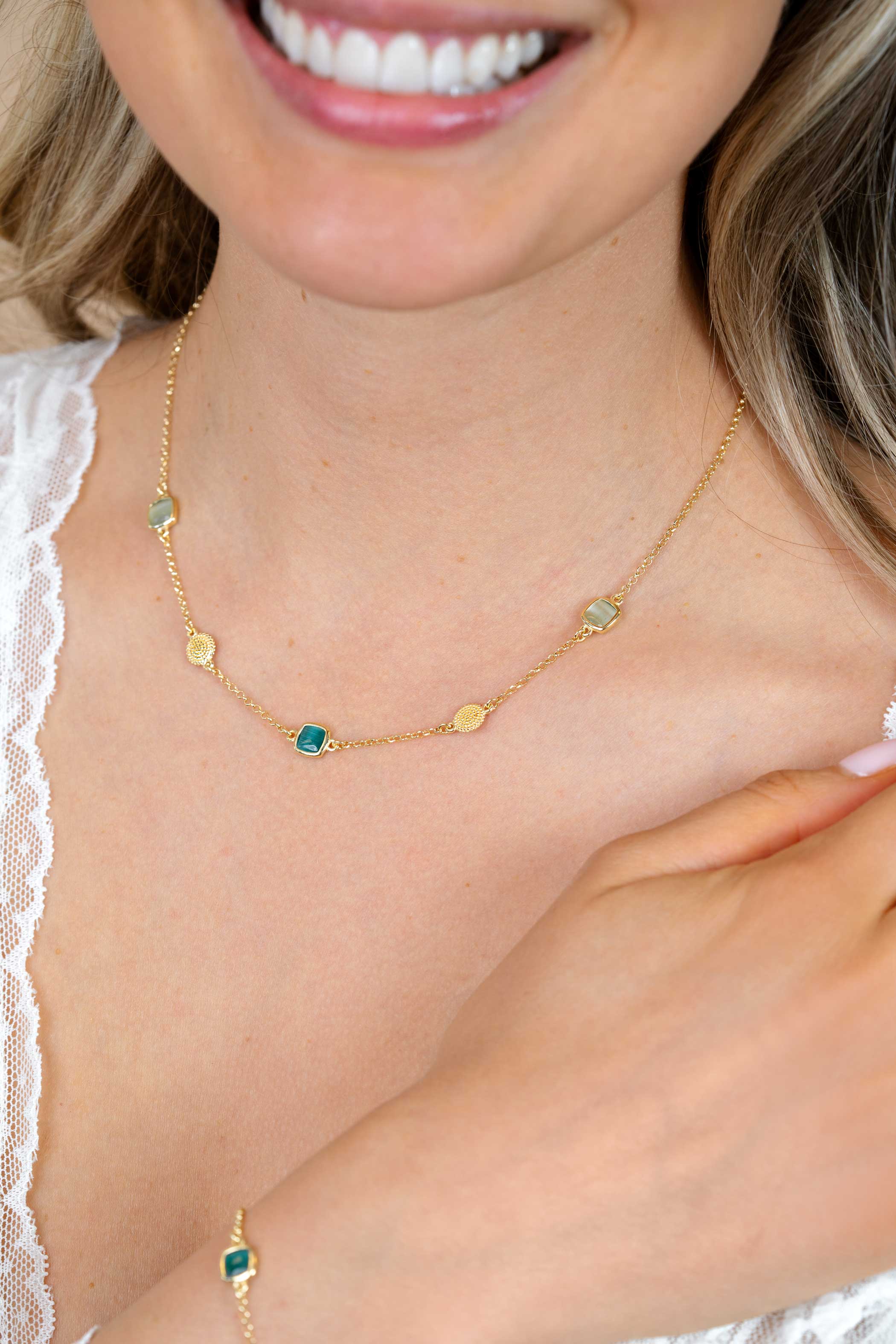 ZINZI zlv. collier gg.verg. met groen en bew.plaatjes