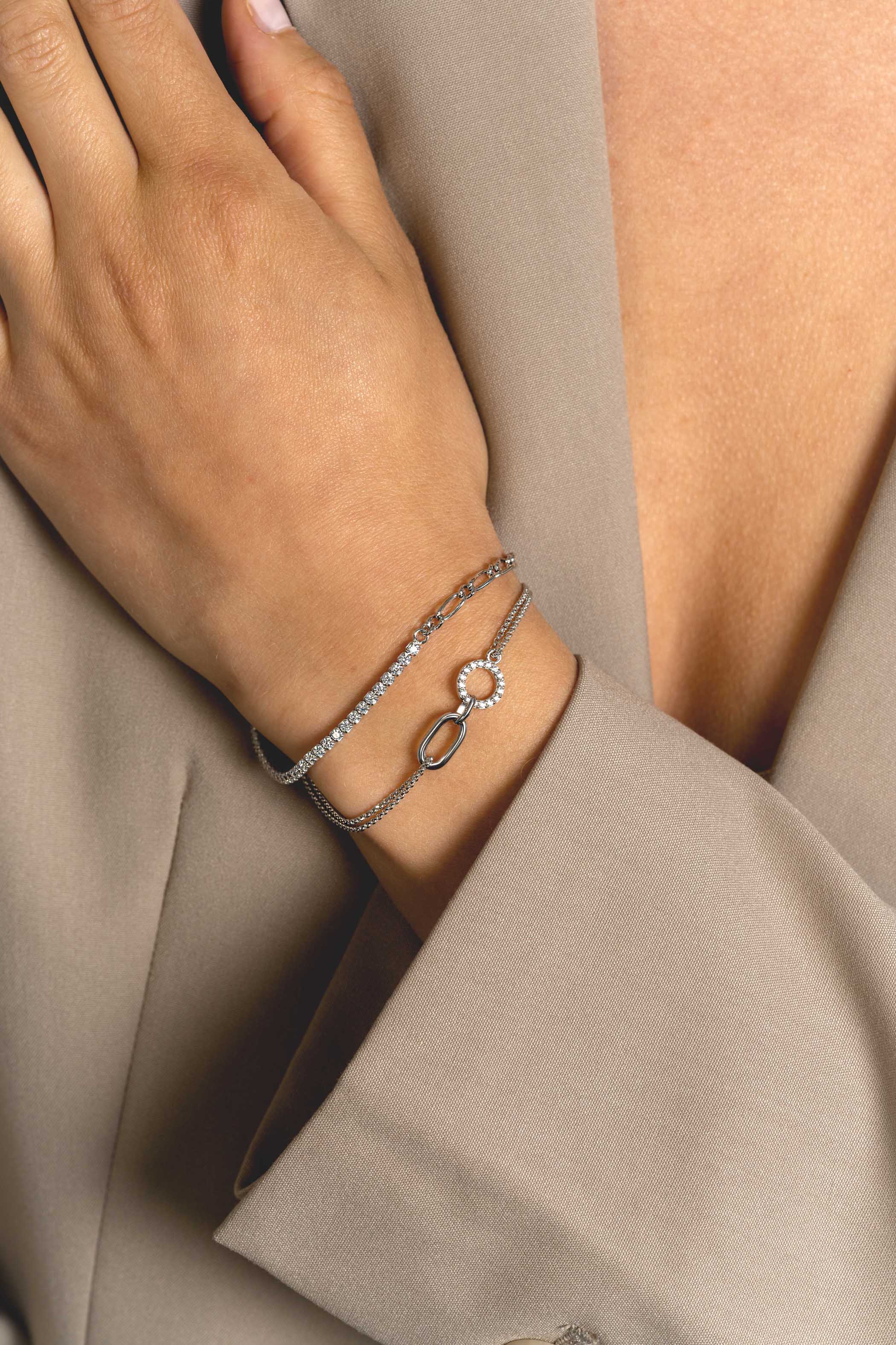 ZINZI Sterling Silver Multi-look Bracelet with 2 Chains Connected to an Oval Chain and Open Circle Set with White Zirconias 17-20cm ZIA2463