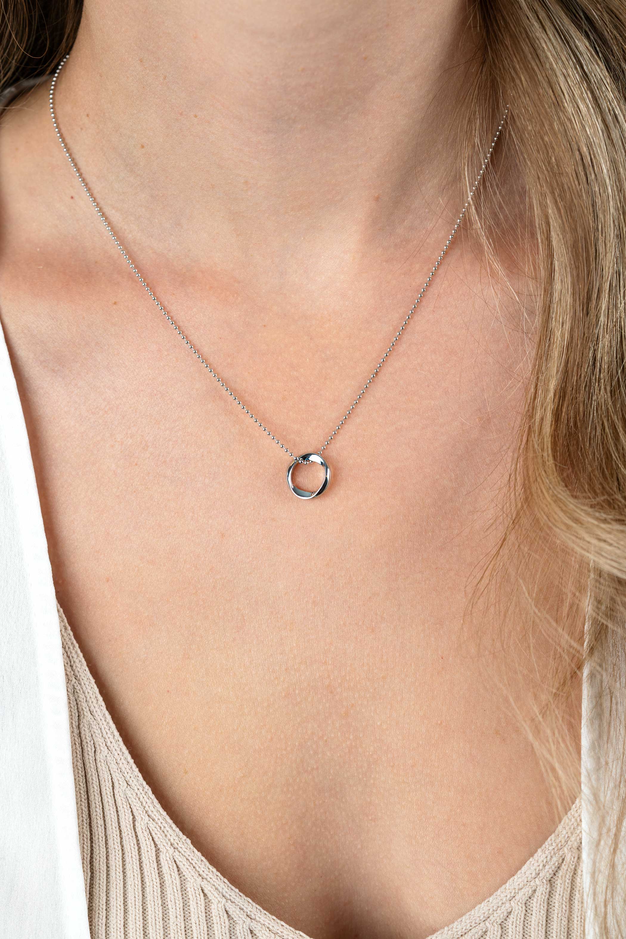 ZINZI silver bead necklace with smooth pendant in round organic shape 45-48cm ZIC2611