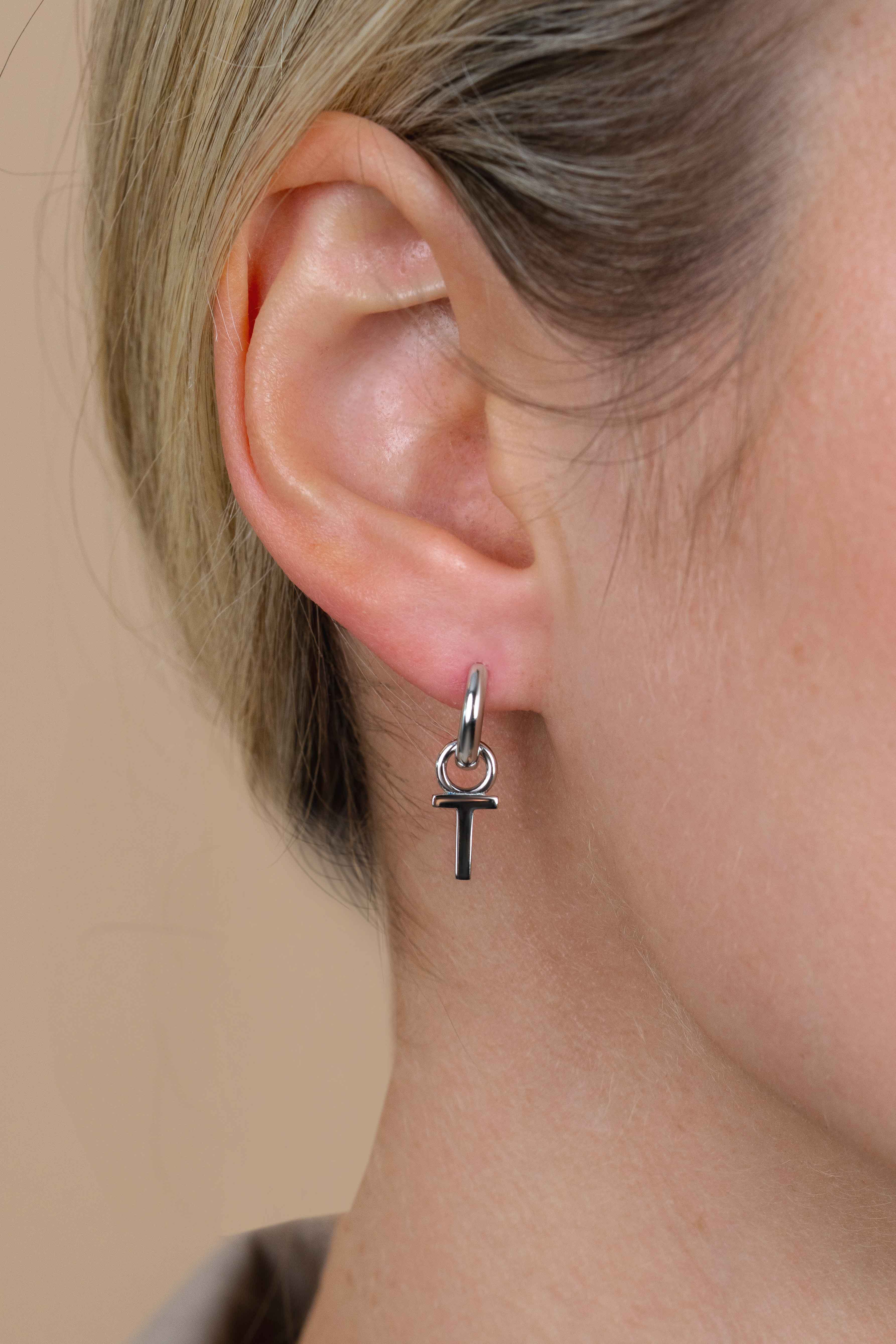 ZINZI Sterling Silver Letter Earrings Pendant T price per piece ZICH2144T (excl. hoop earrings)