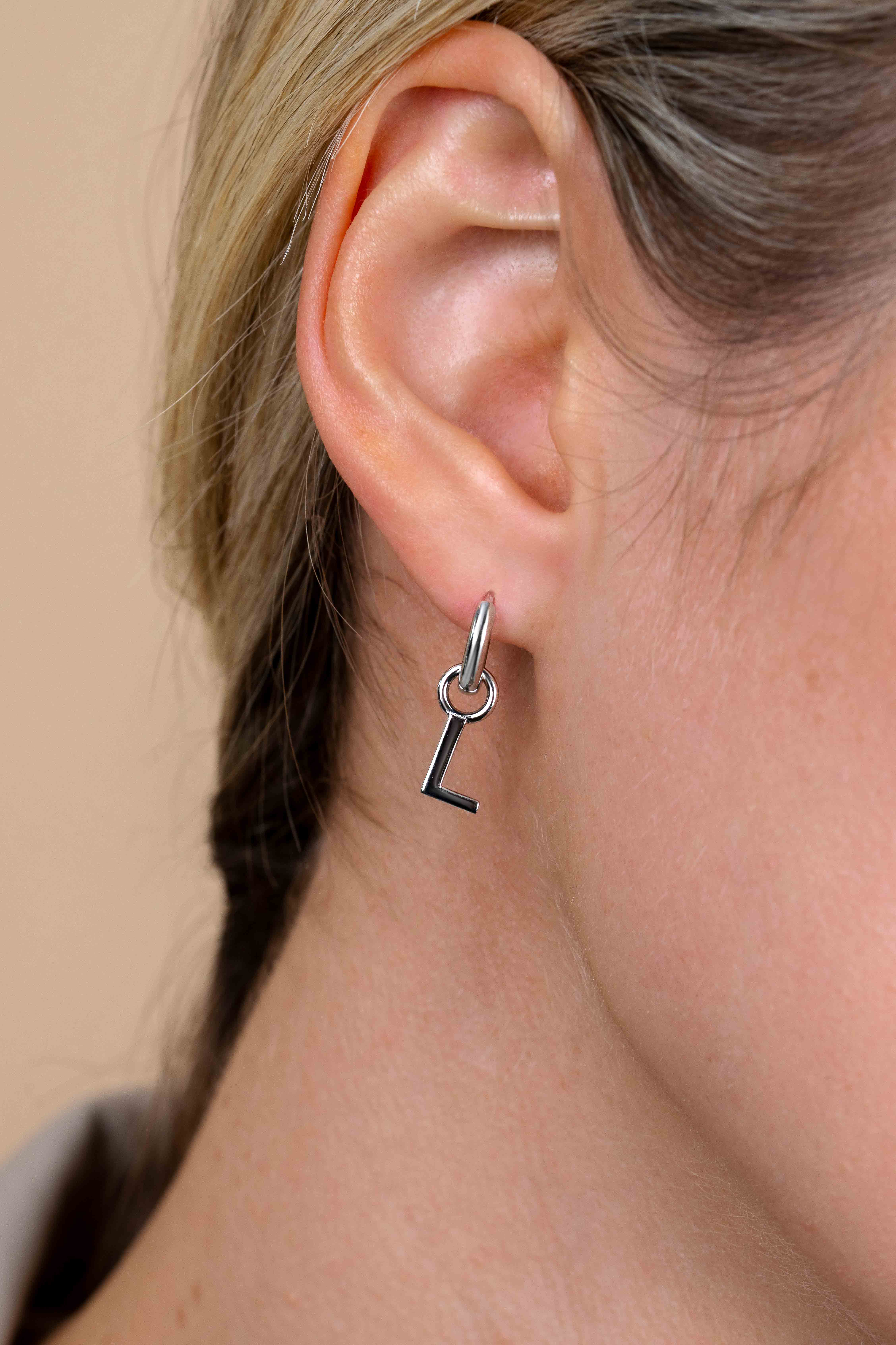 ZINZI Sterling Silver Letter Earrings Pendant L price per piece ZICH2144L (excl. hoop earrings)