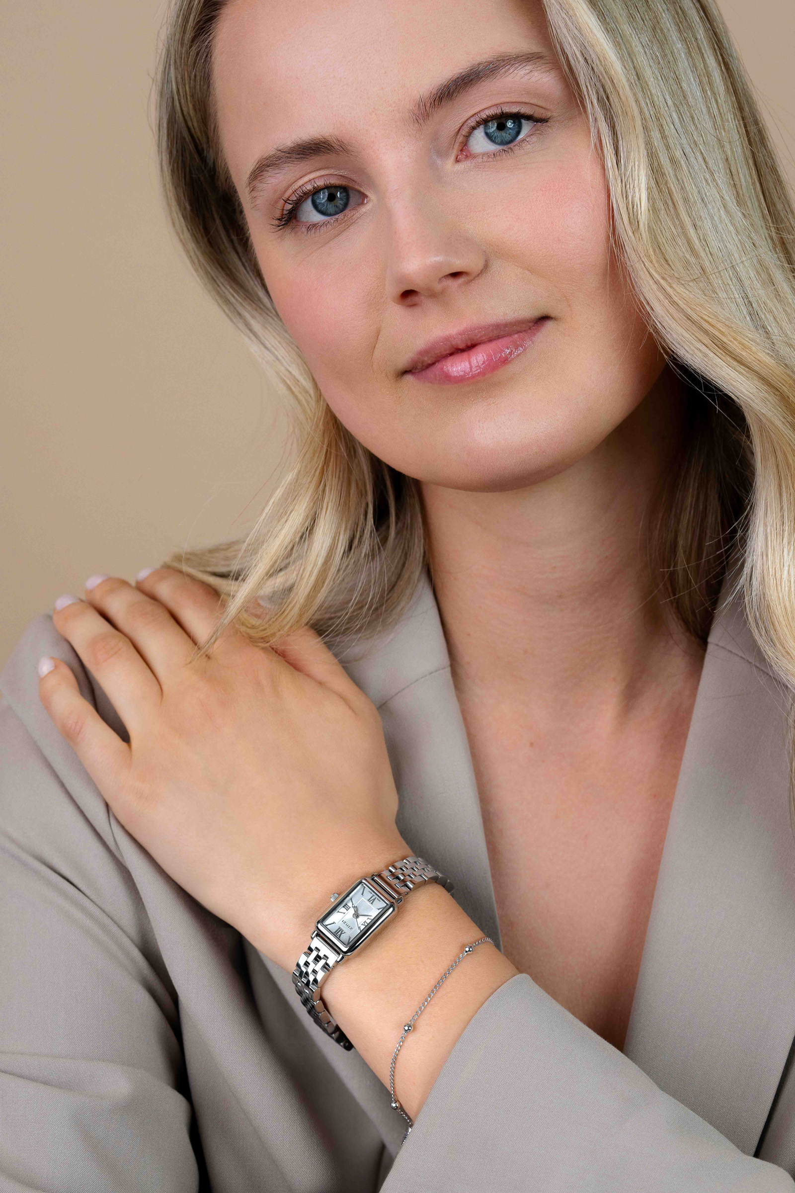 ZINZI Small Elegance Watch Silver Sunray Dial and Rectangular Case Stainless Steel Chain Strap 22mm  ZIW2802