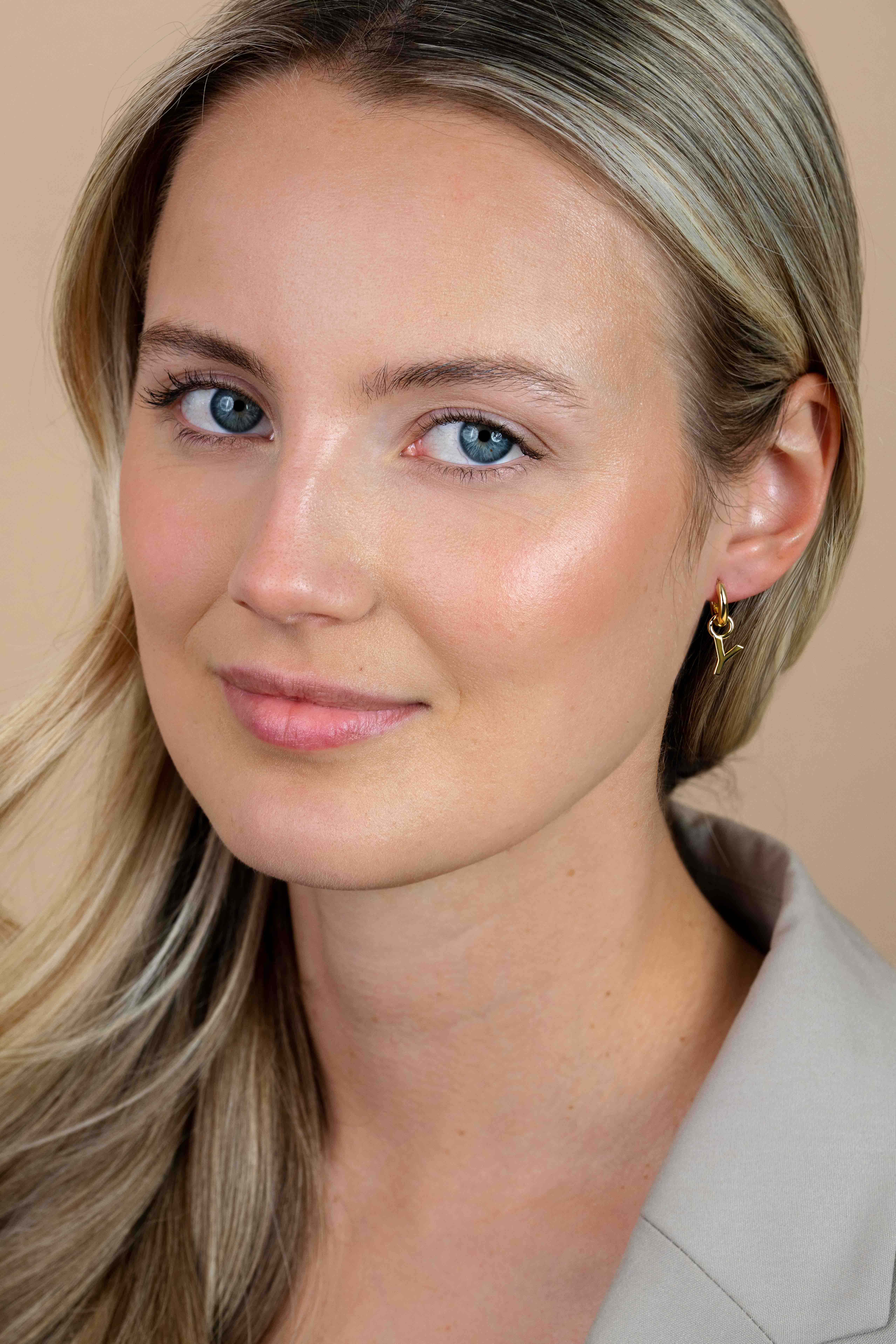 ZINZI Gold Plated Letter Earrings Pendant Y price per piece ZICH2145Y (excl. hoop earrings)