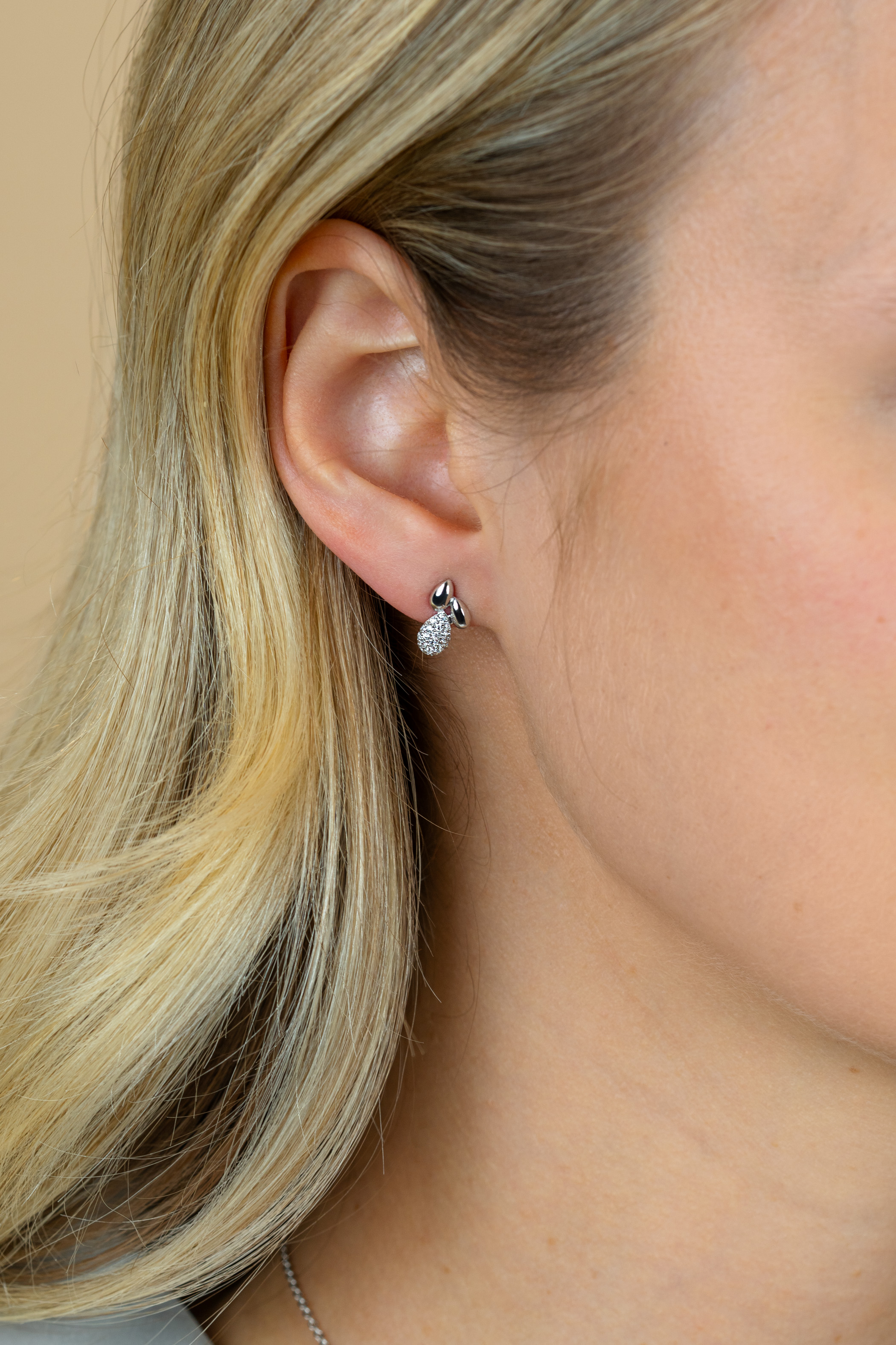 ZINZI zlv. oorknopjes fant. druppels met zirconia's