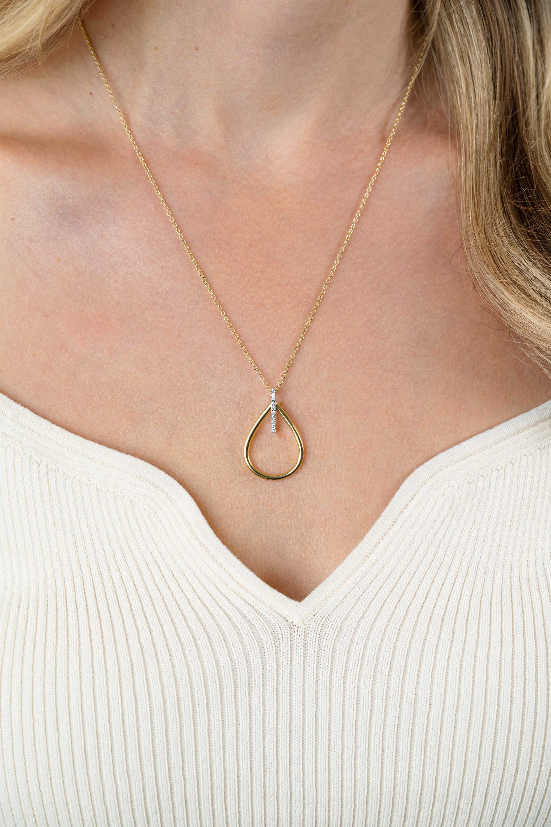 31mm ZINZI gold plated silver oval pendant with luxurious prominent eye, set with white zirconias ZIH2619 (without necklace)