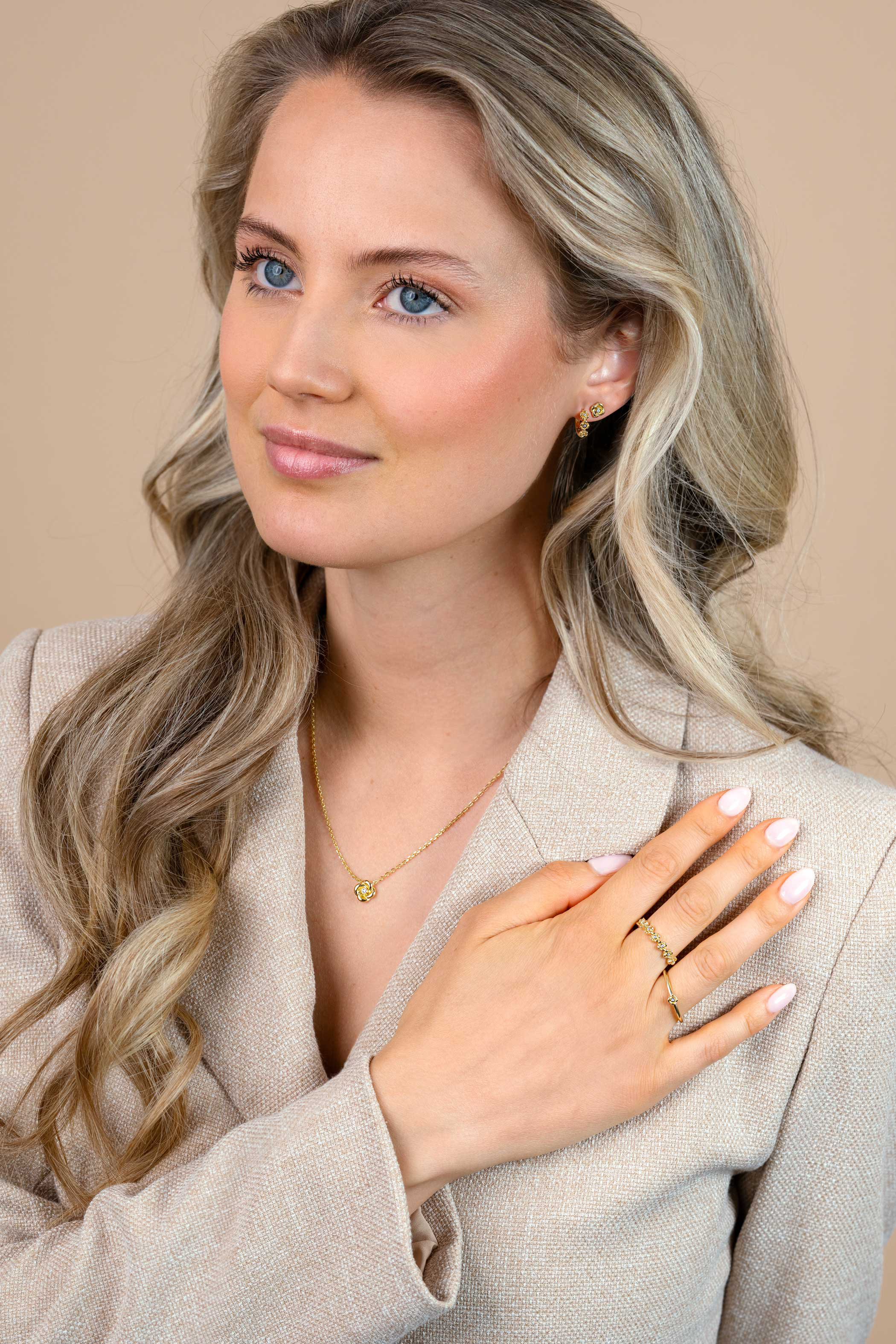 ZINZI zlv. ring gg.verg. met roosje en zirconia mt.62