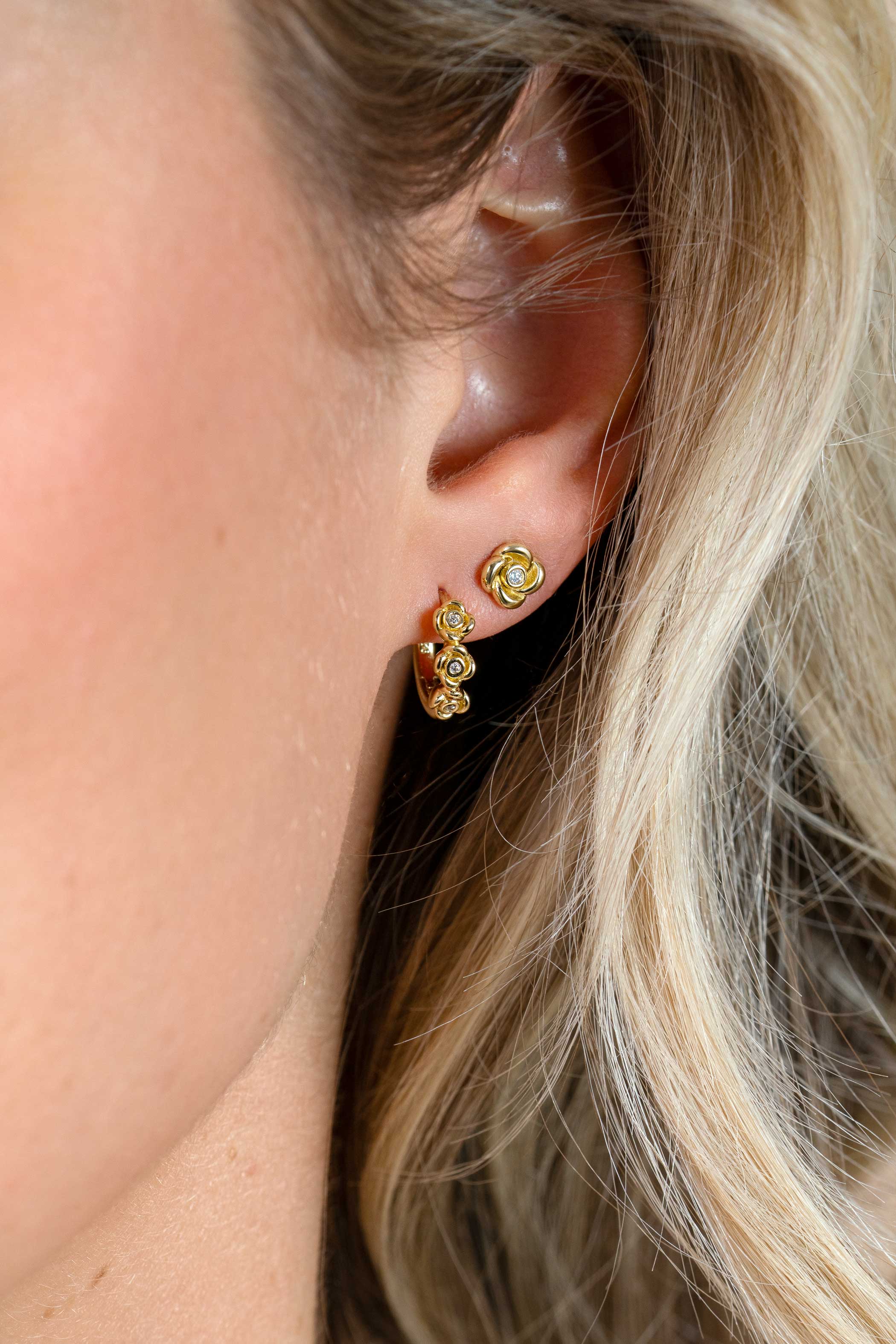 ZINZI zlv. oorknopjes gg.verg. roosje met zirconia