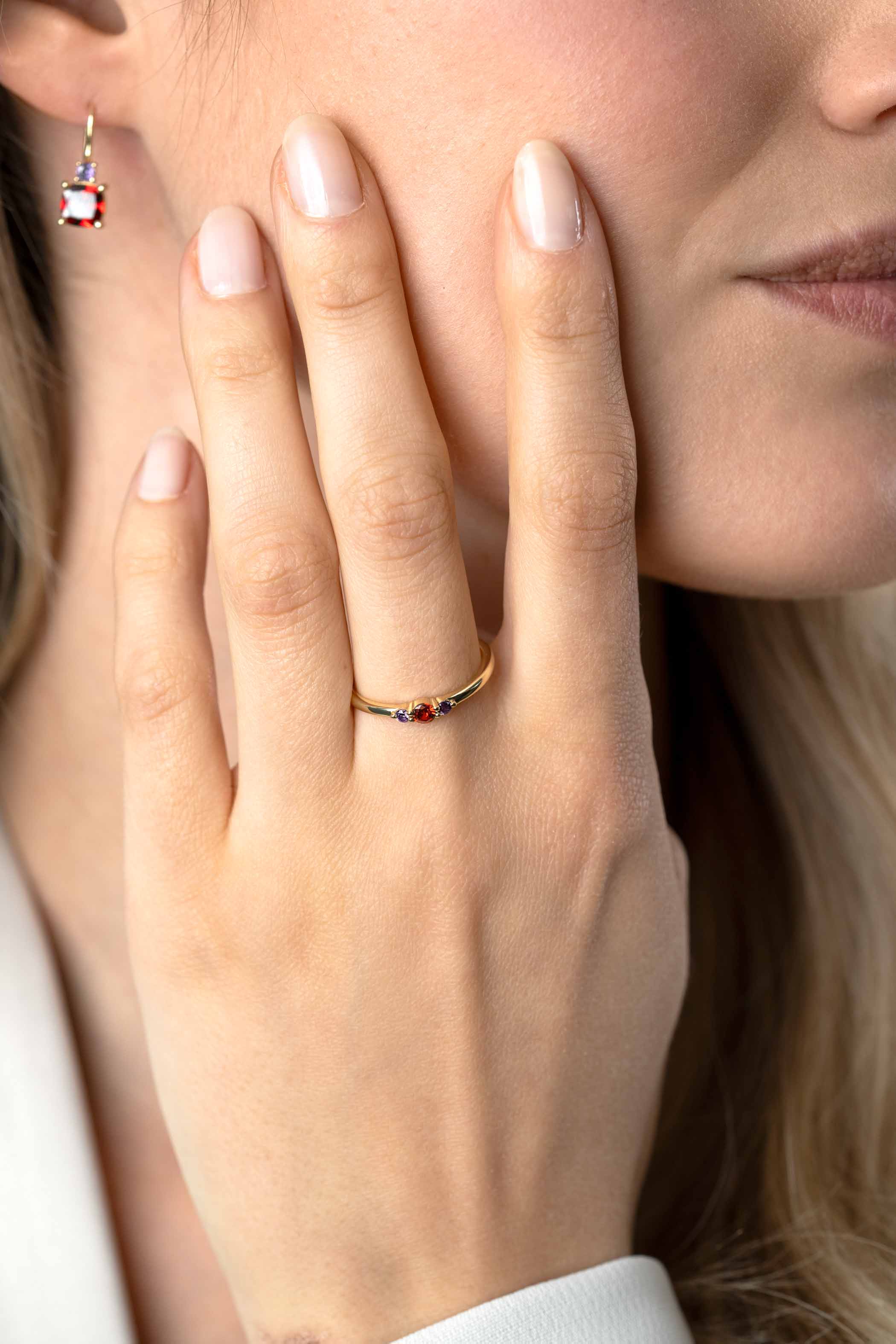 ZINZI Gold Plated Sterling Silver Ring with Small Prong Settings Red Garnet and Purple Color Stones 3mm width ZIR2563