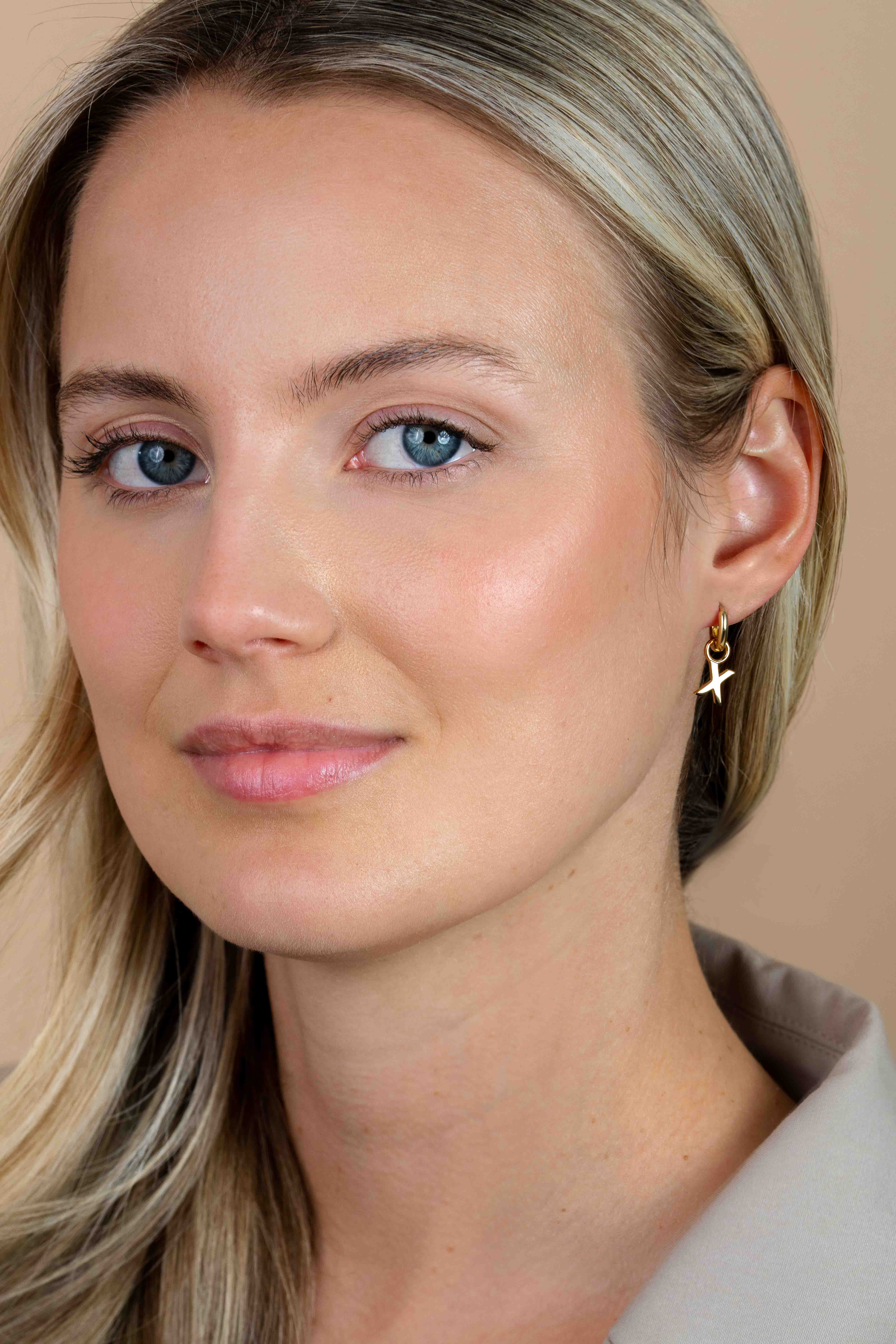 ZINZI Gold Plated Letter Earrings Pendant X price per piece ZICH2145X (excl. hoop earrings)