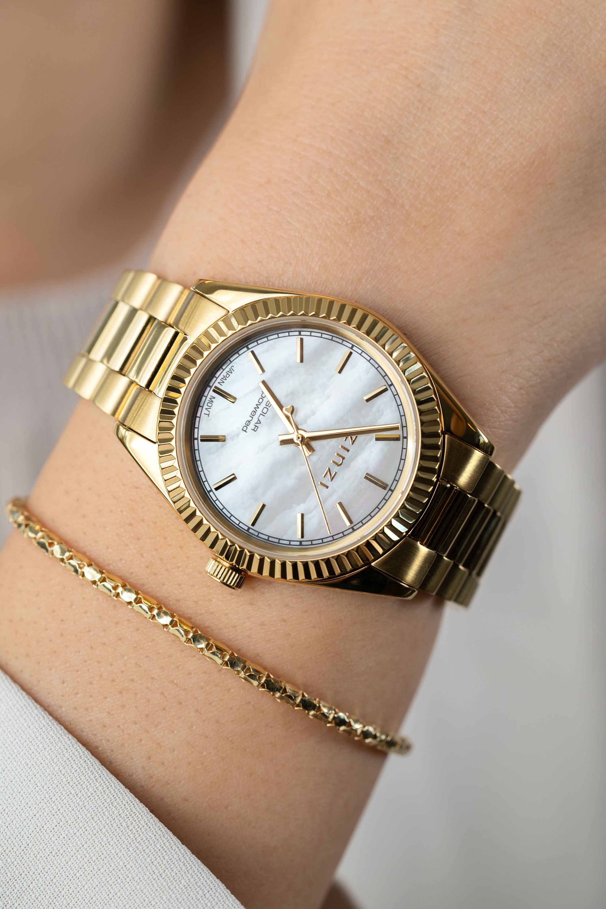 ZINZI Solaris Watch 35mm White Mother-of-Pearl Dial Gold Colored Case and Chain Strap (works on sun- and artificial light) ZIW2134