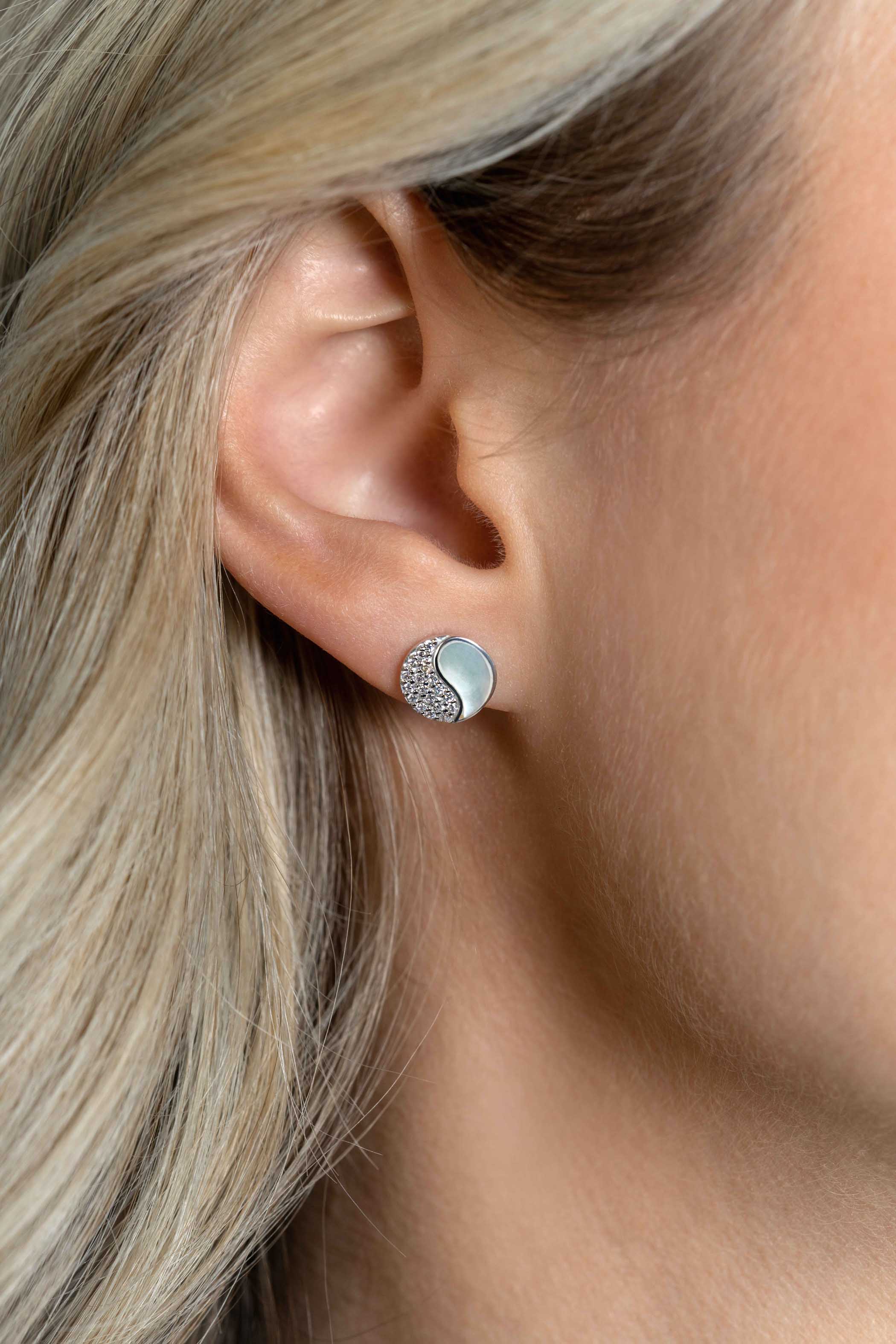 9mm ZINZI Sterling Silver Yin Yang Stud Earrings Mother-of-Pearl and White Zirconias ZIO2423