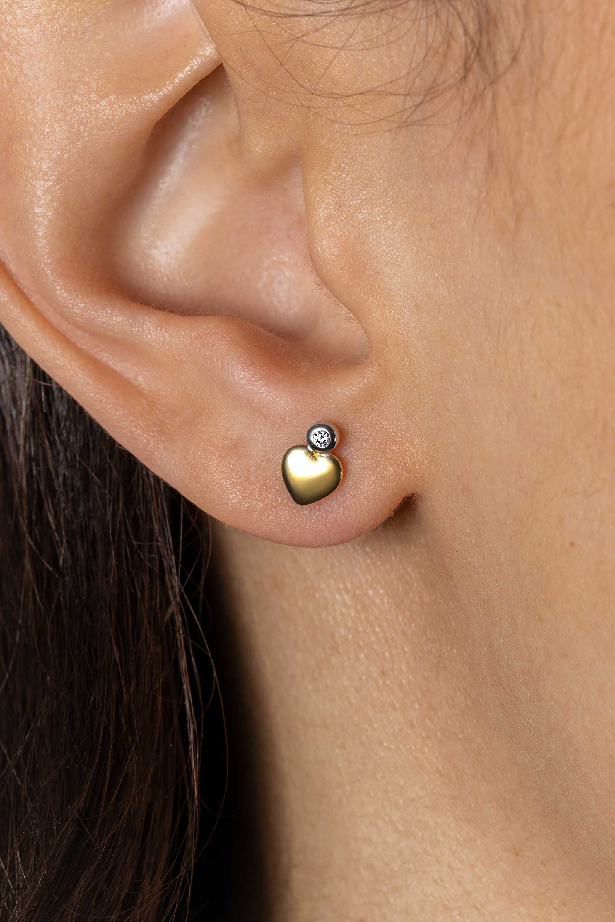 8mm ZINZI Sterling Silver Bicolor Stud Earrings with a Shiny Gold Plated Heart and White Zirconia ZIO2436