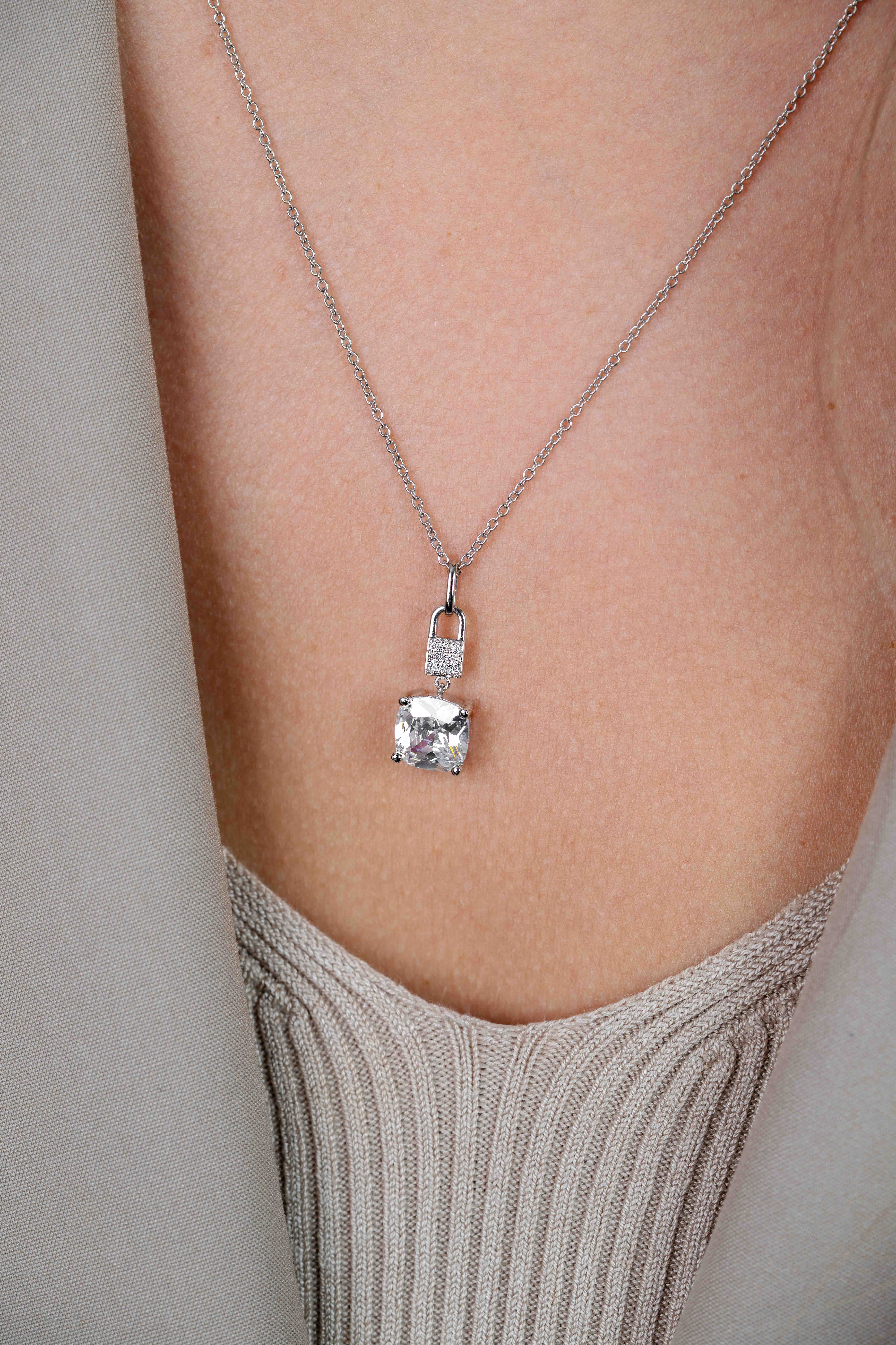 24mm ZINZI Sterling Silver Pendant Lock and Square Prong Setting White Zirconias ZIH2268 (excl. necklace)