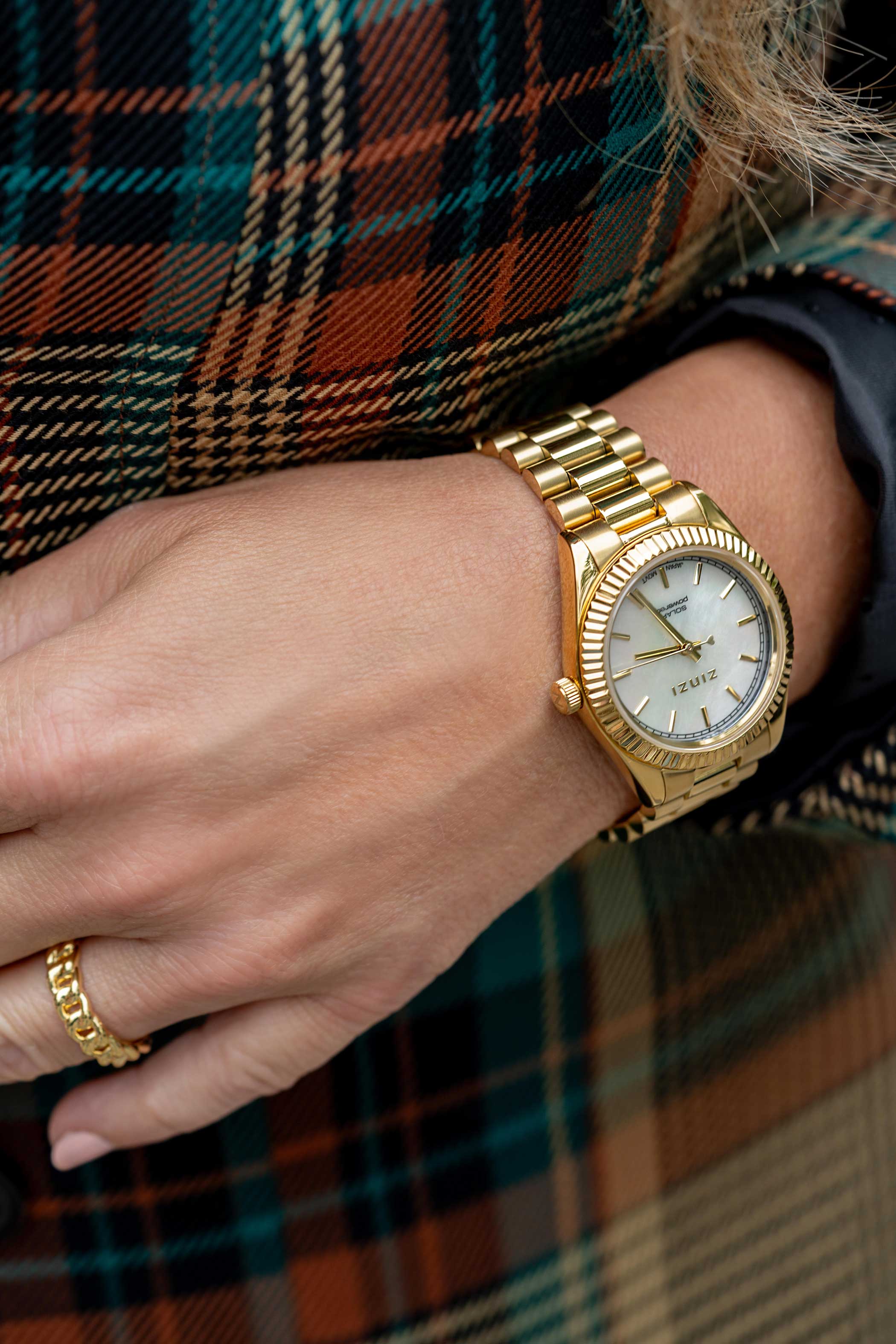 ZINZI Solaris Watch 35mm White Mother of Pearl Dial Gold Colored Case and Chain Strap works on sun and artificial light ZIW2134